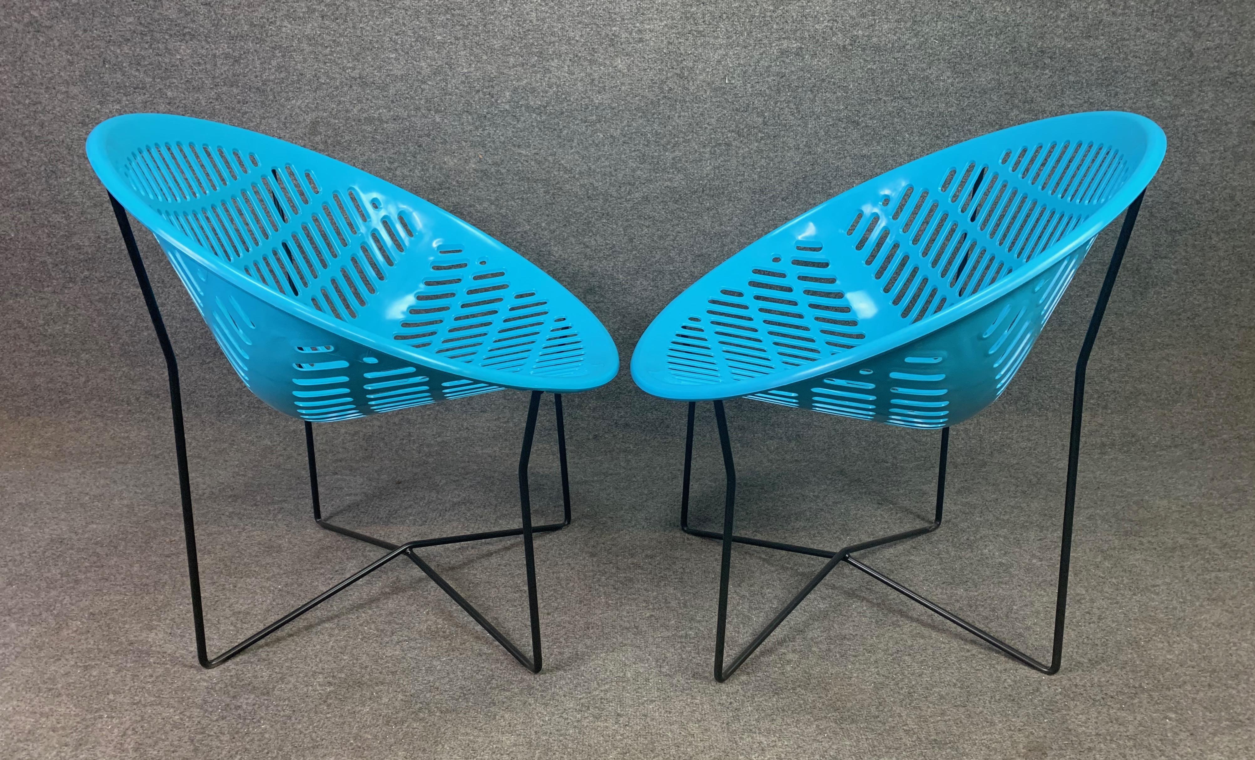 Here is a pair of vintage and iconic patio furniture; the 