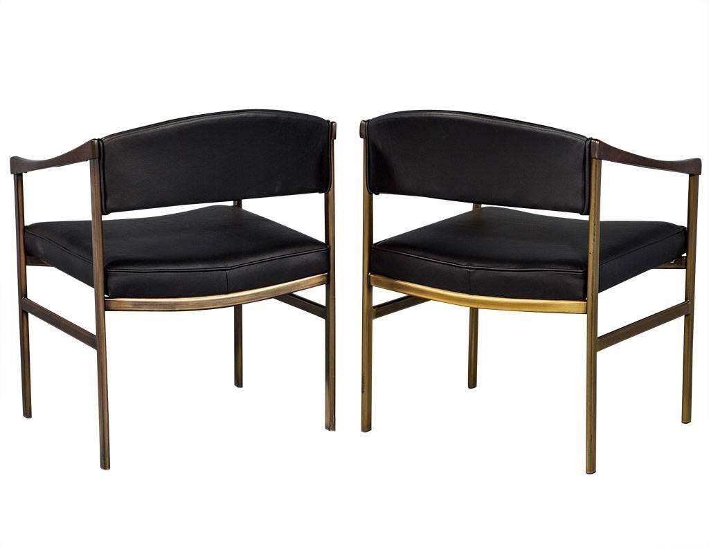 Pair of vintage midcentury walnut leather lounge armchairs.
With clean, these unique and original, Mid-Century Modern armchairs capture the sophisticated element of mid-century design to make an essential base for your modern living space. Unique