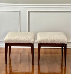 Pareja de taburetes vintage de mediados de siglo en nogal y bouclé