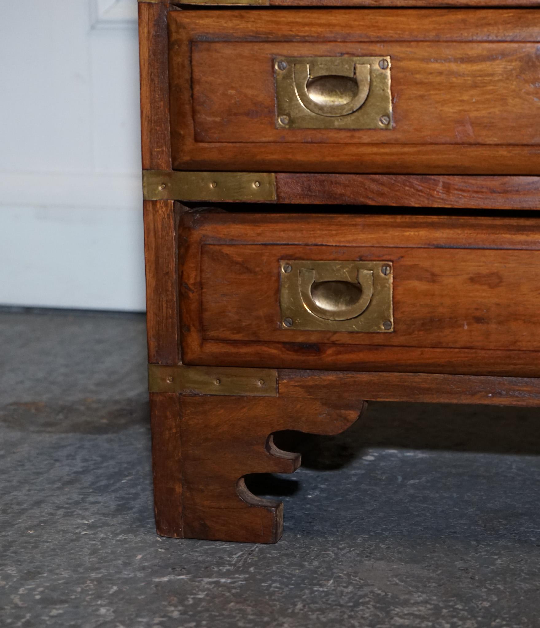 PAIR OF VINTAGE MILITARY CAMPAIGN BEDSIDE TABLES BRASS NiGHTSTANDS For Sale 1
