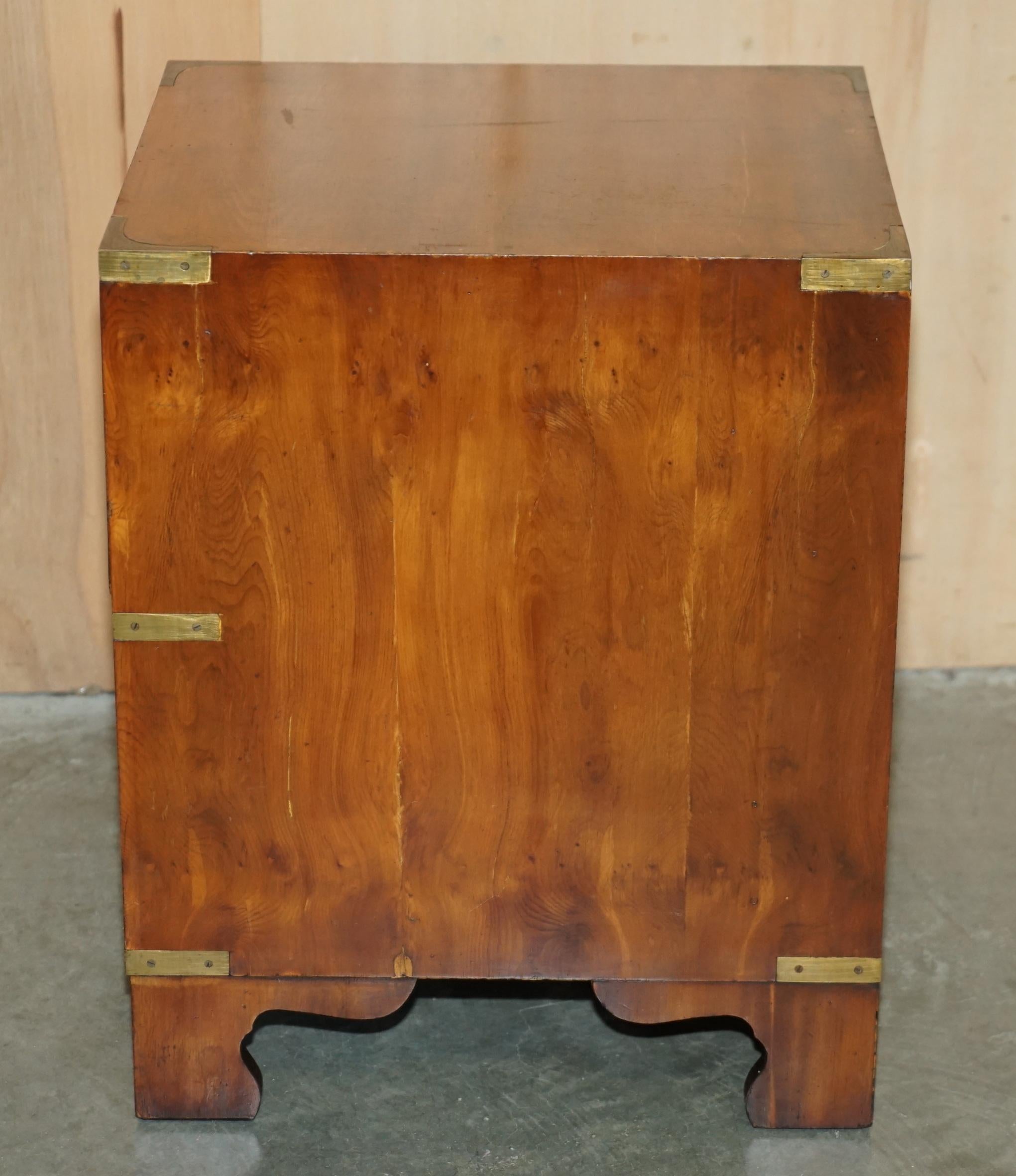 20th Century PAIR OF ViNTAGE MILITARY CAMPAIGN BURR YEW WOOD BEDSIDE END LAMP TABLE DRAWERS