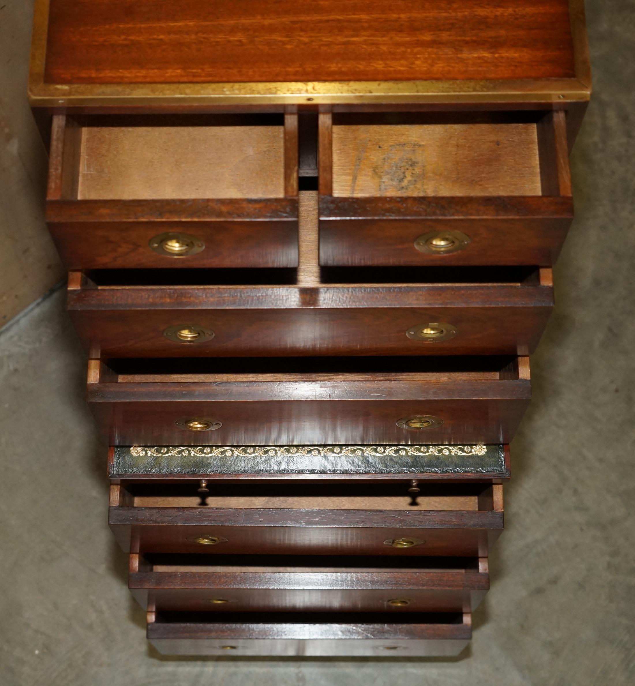 PAIR OF VINTAGE MiLITARY CAMPAIGN TALLBOY CHESTS OF DRAWERS GREEN LEATHER TRAYS For Sale 7