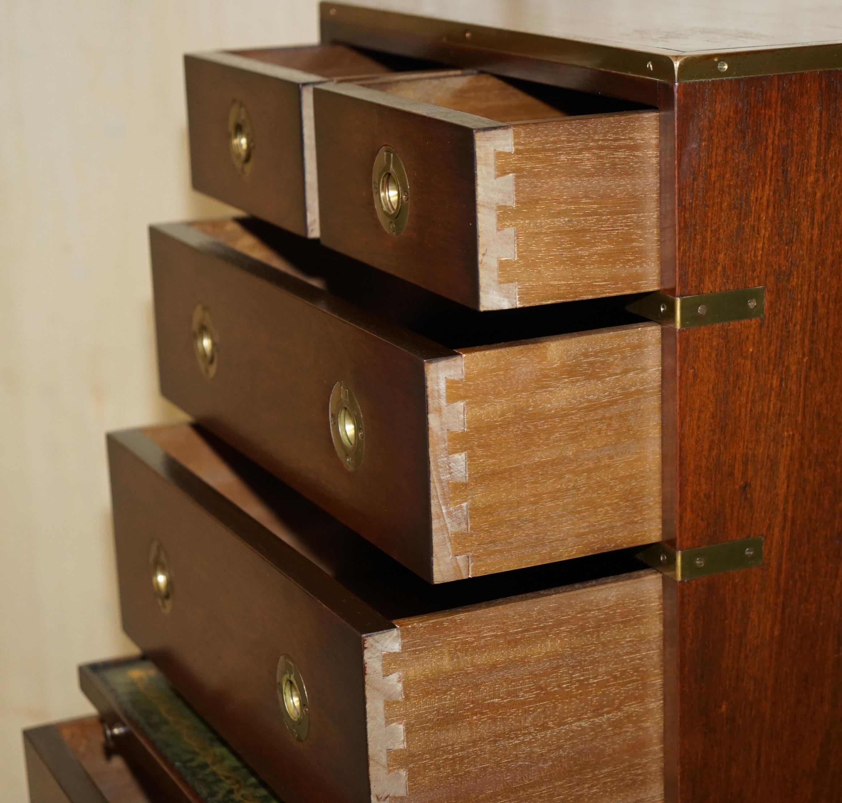 PAIR OF VINTAGE MiLITARY CAMPAIGN TALLBOY CHESTS OF DRAWERS GREEN LEATHER TRAYS For Sale 8