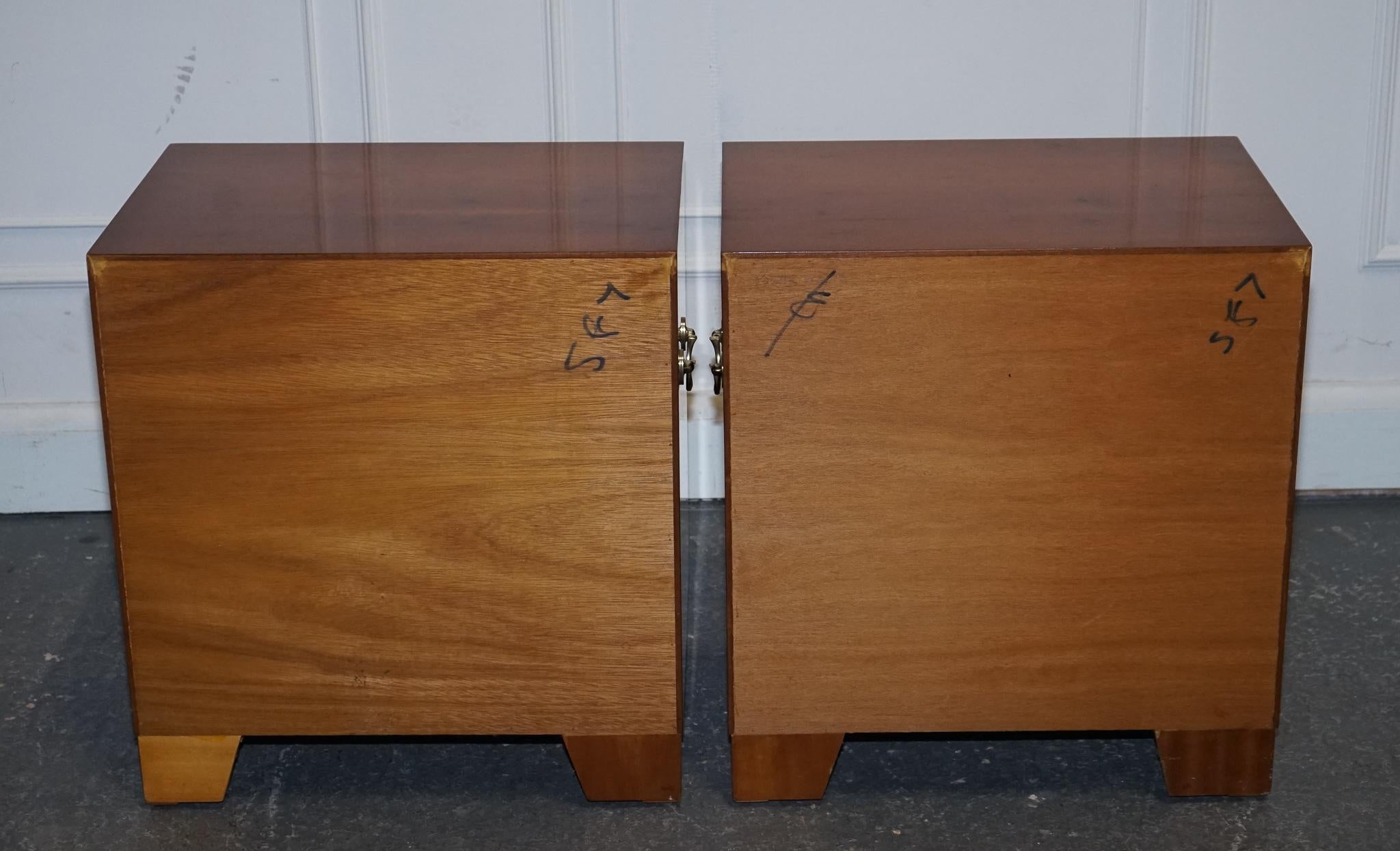 PAIR OF VINTAGE MILITARY CAMPAiGN YEW WOOD CHEST OF DRAWERS END TABLES For Sale 2