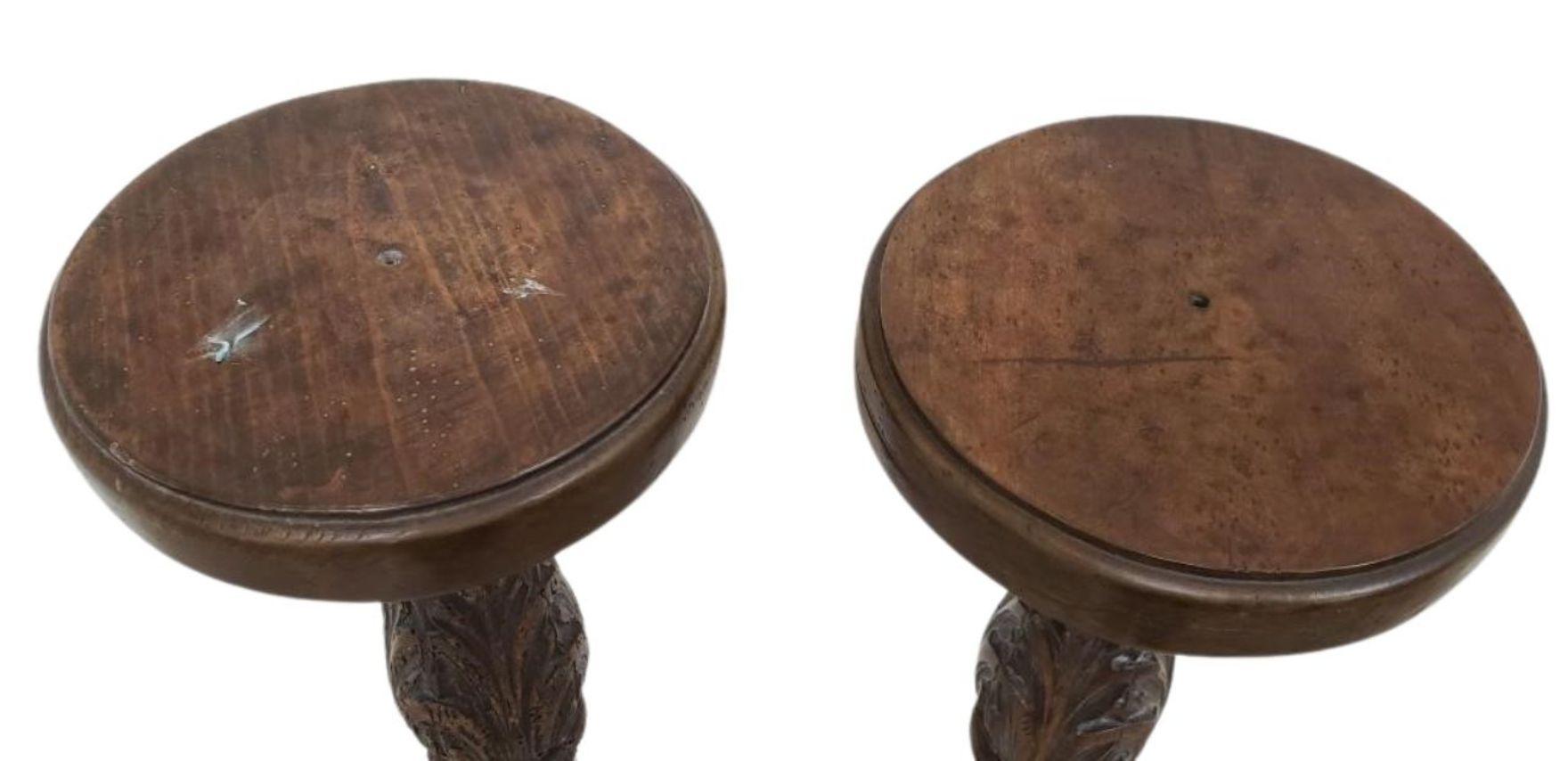 Paar Millstead-Holz-Pflanzgefäßständer im Vintage-Stil mit Barley-Twist-Säulen im Zustand „Gut“ im Angebot in West Hollywood, CA