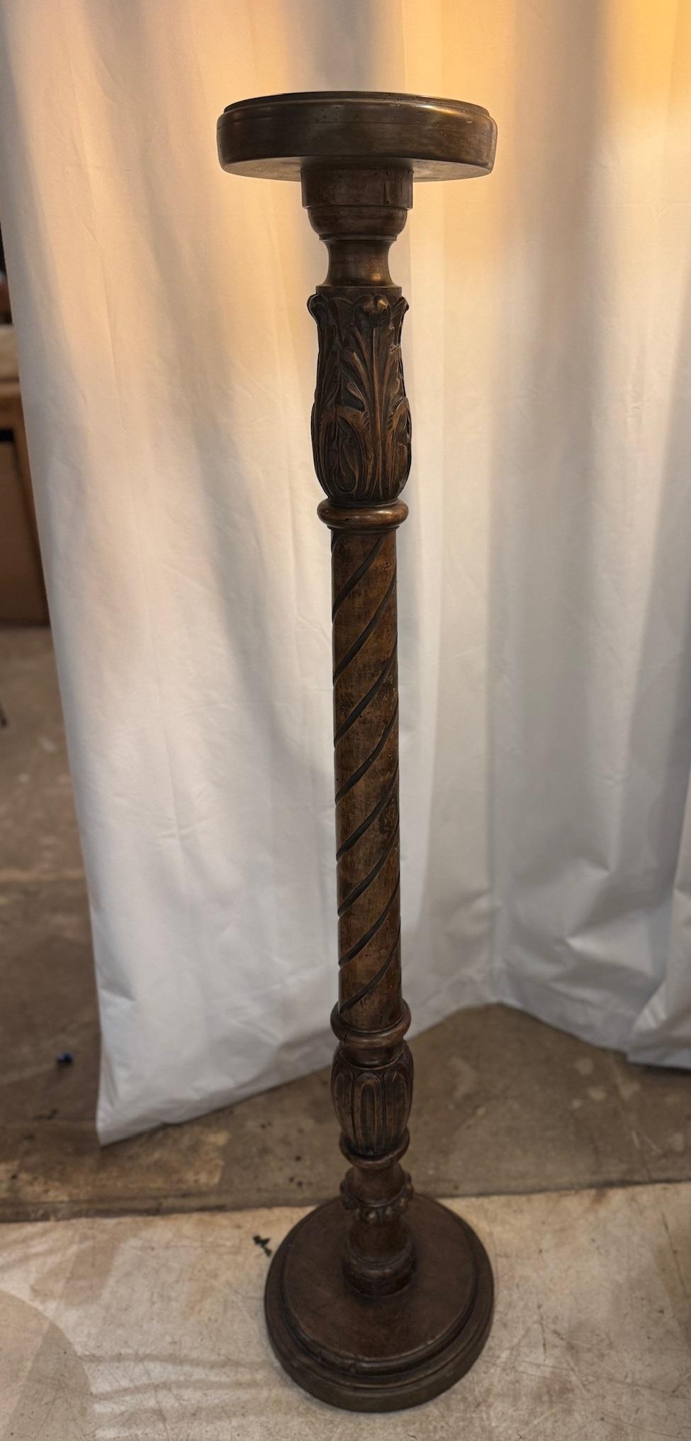 Paar Millstead-Holz-Pflanzgefäßständer im Vintage-Stil mit Barley-Twist-Säulen (20. Jahrhundert) im Angebot