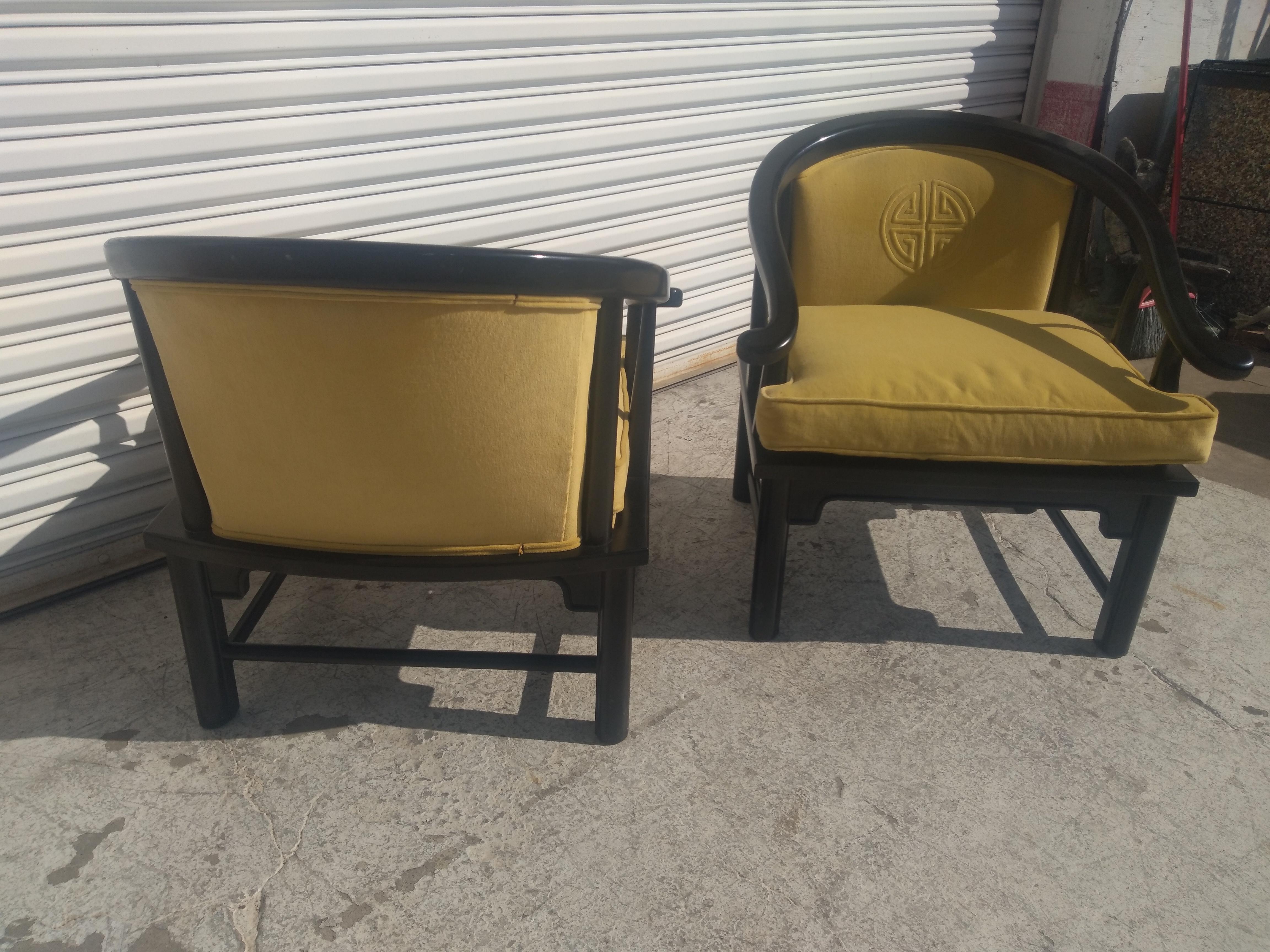 Chinoiseries Paire de chaises longues en fer à cheval Chin Hua de style Ming Century Furniture en vente