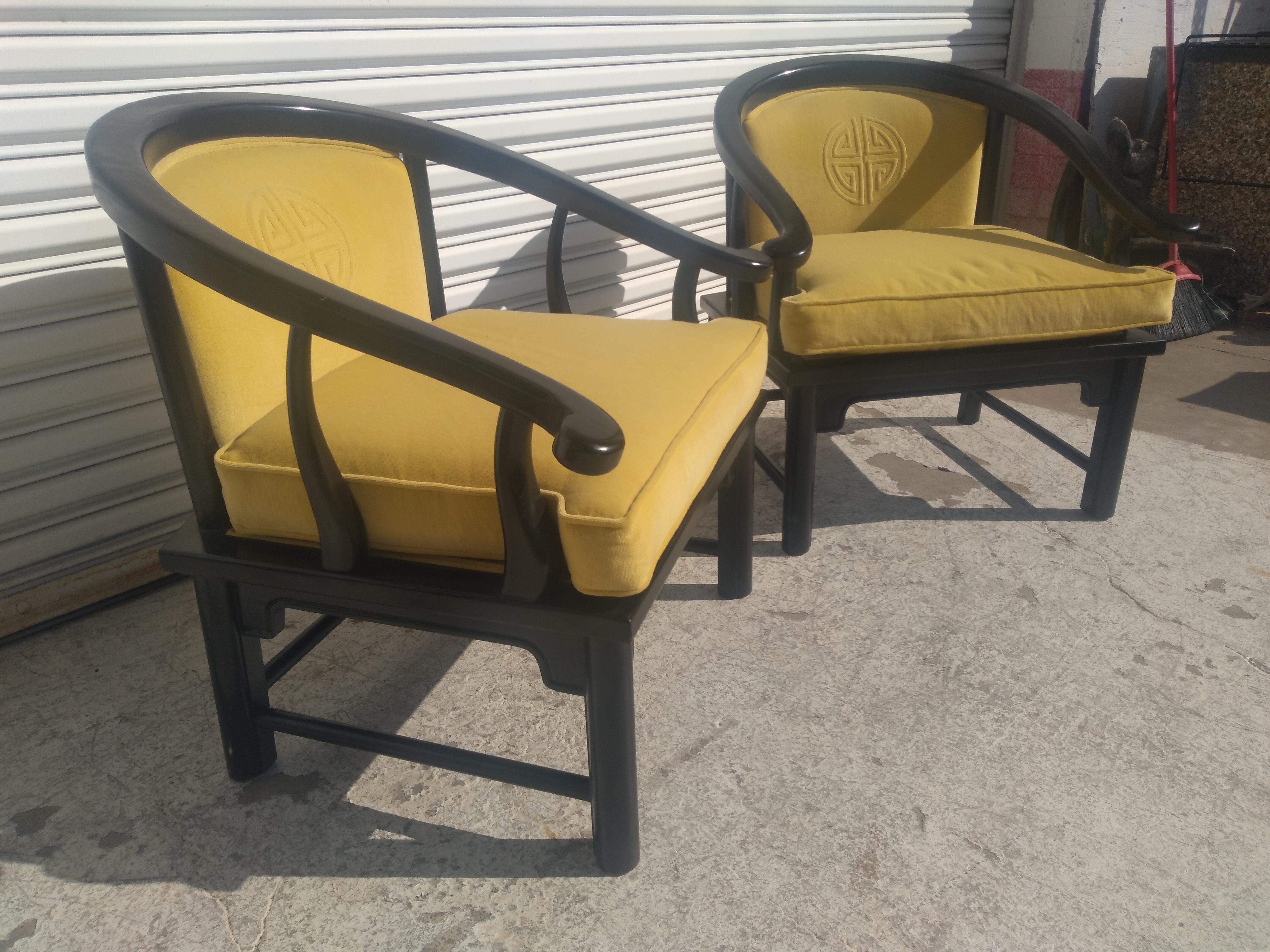 Américain Paire de chaises longues en fer à cheval Chin Hua de style Ming Century Furniture en vente