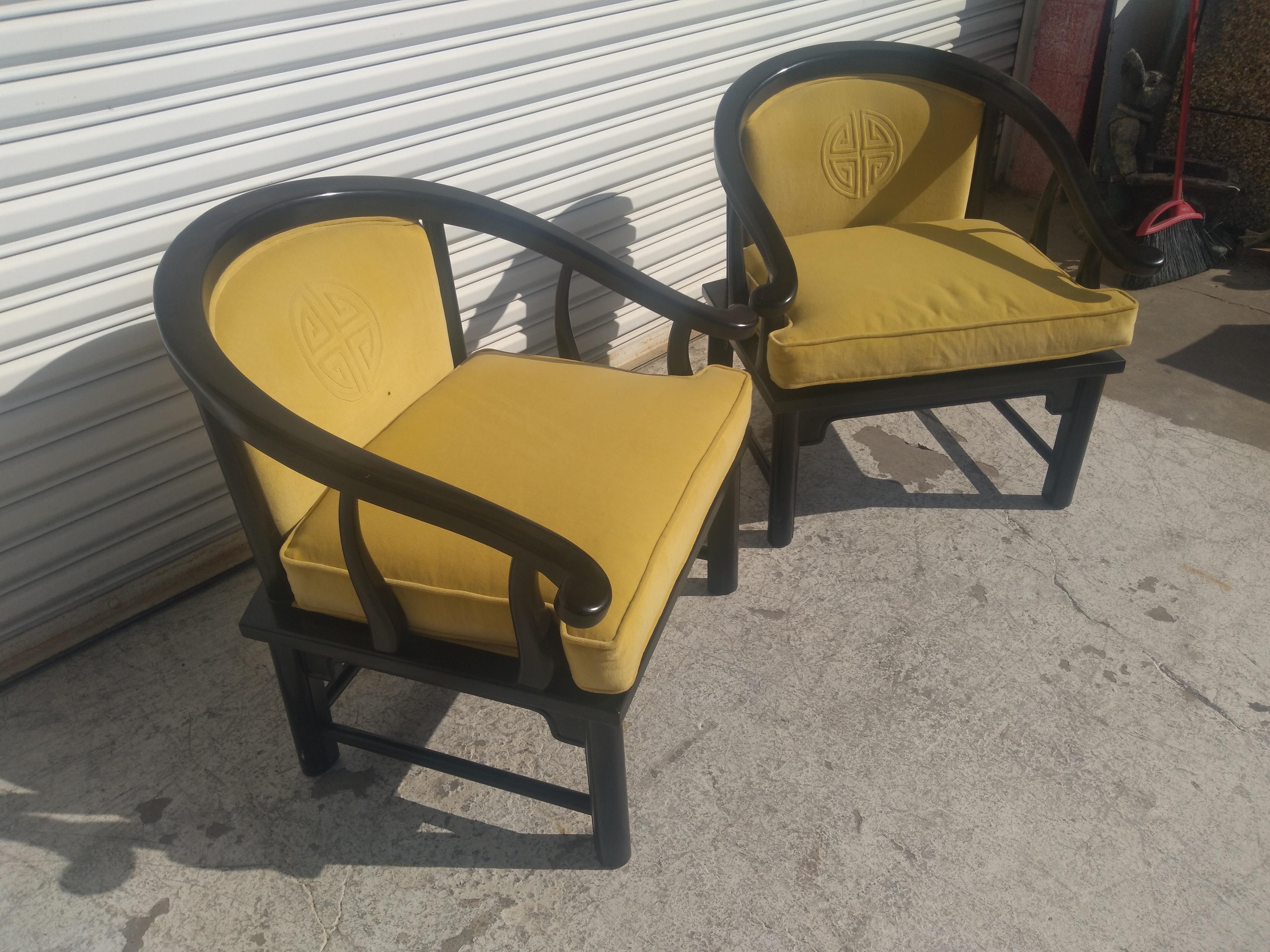Paire de chaises longues en fer à cheval Chin Hua de style Ming Century Furniture Bon état - En vente à Pasadena, TX