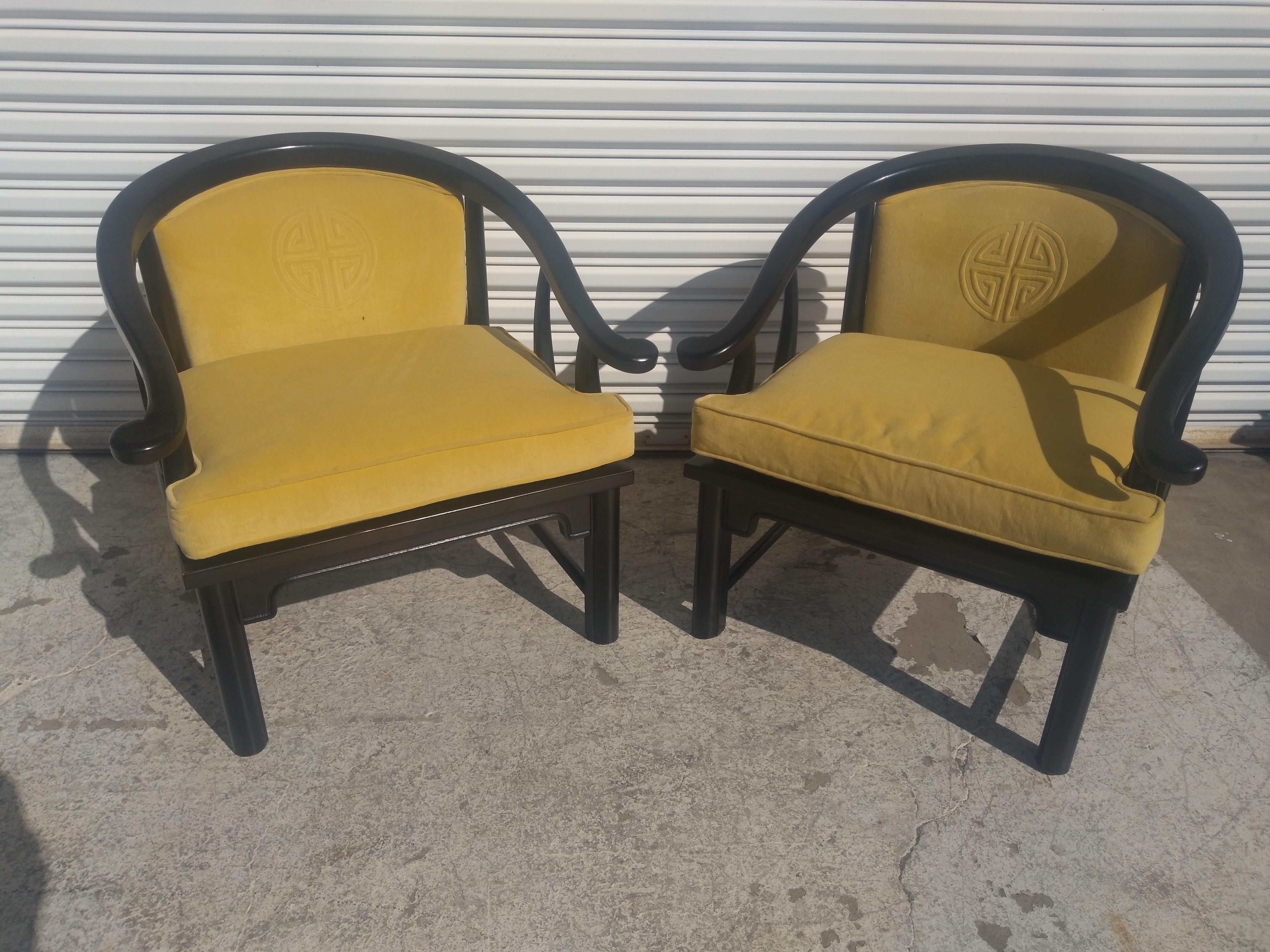 Noyer Paire de chaises longues en fer à cheval Chin Hua de style Ming Century Furniture en vente