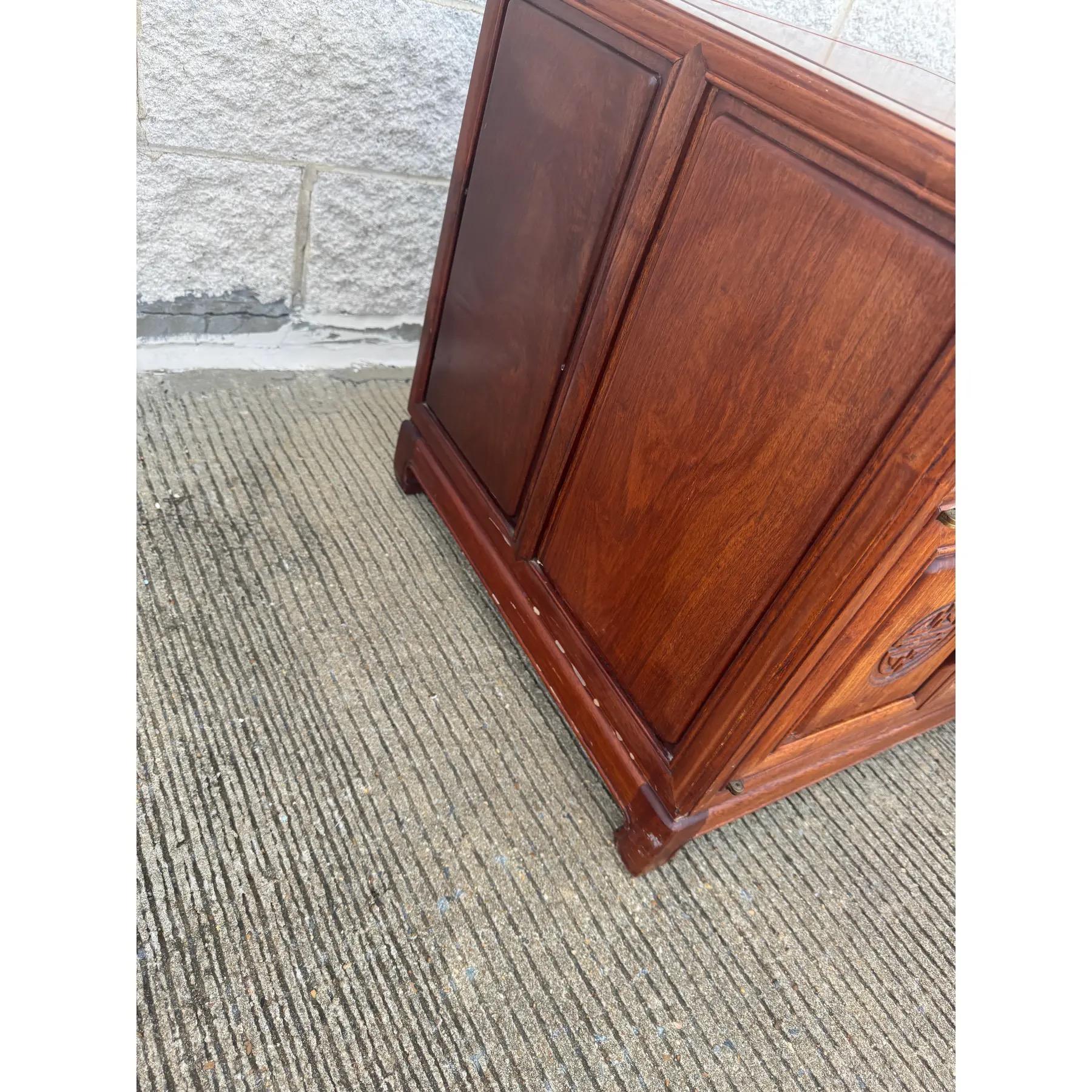 Chinoiserie Pair of Vintage Ming-Style Rosewood Nightstands With Carved Medallion Doors For Sale