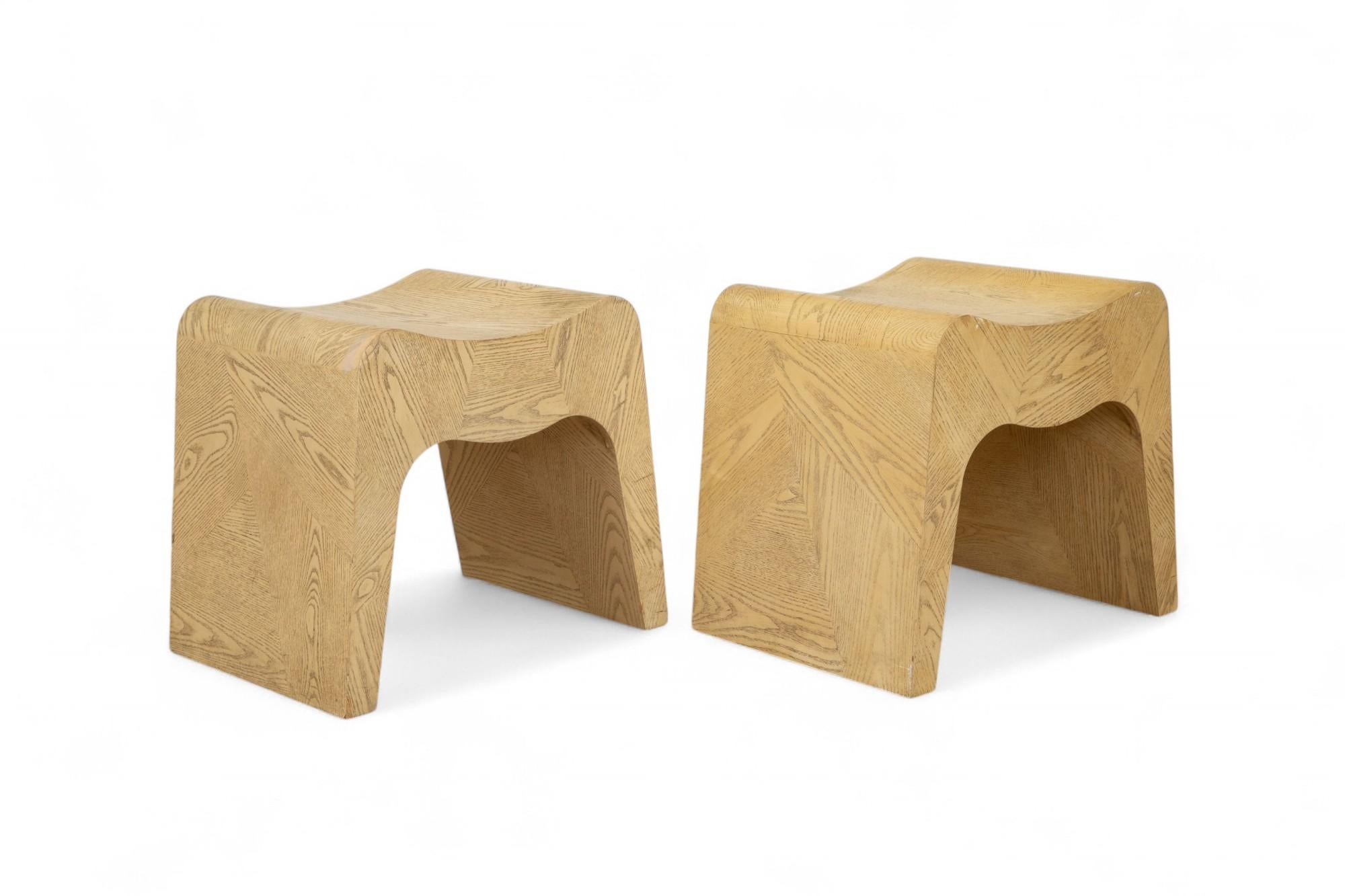 Pair of Vintage Minimalist Cerused Oak Stools, USA 1980s In Good Condition For Sale In Miami, FL