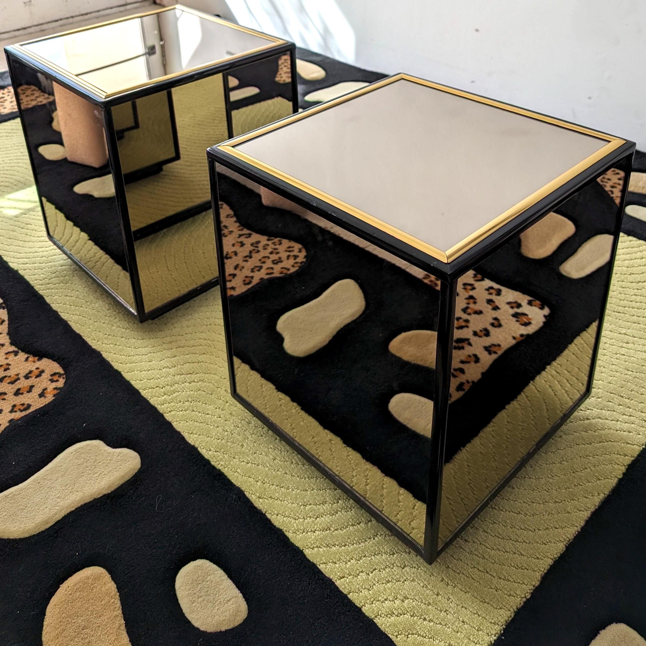 Mid-Century Modern Pair of vintage mirror & black lacquer cube side tables by Henredon, USA 1970s