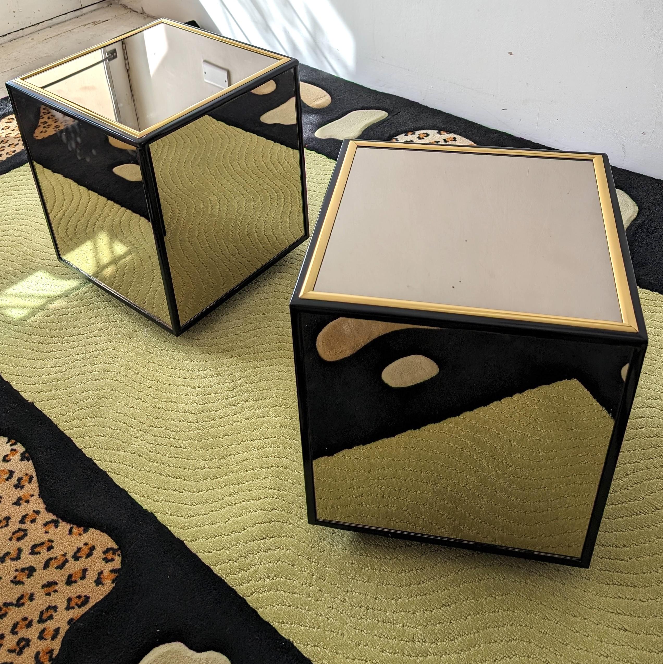 American Pair of vintage mirror & black lacquer cube side tables by Henredon, USA 1970s