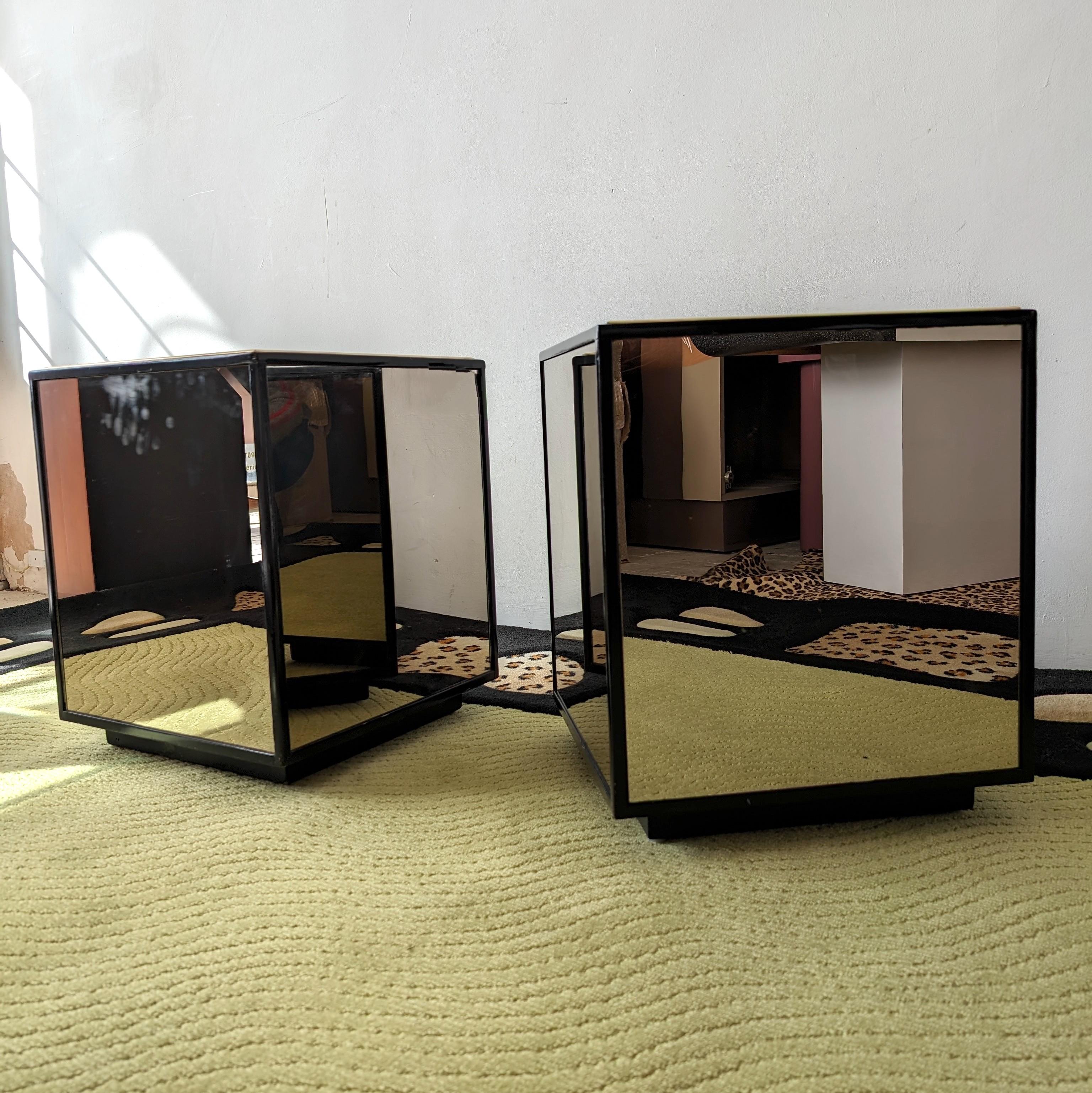Pair of vintage mirror & black lacquer cube side tables by Henredon, USA 1970s In Good Condition In Hastings, GB