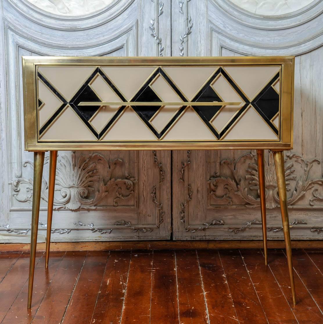 Pair of vintage commodes, ivory and black mirrors, Murano glass sculpted geometric shapes, fillet, feet and handle in brass. One drawer. Unique piece.