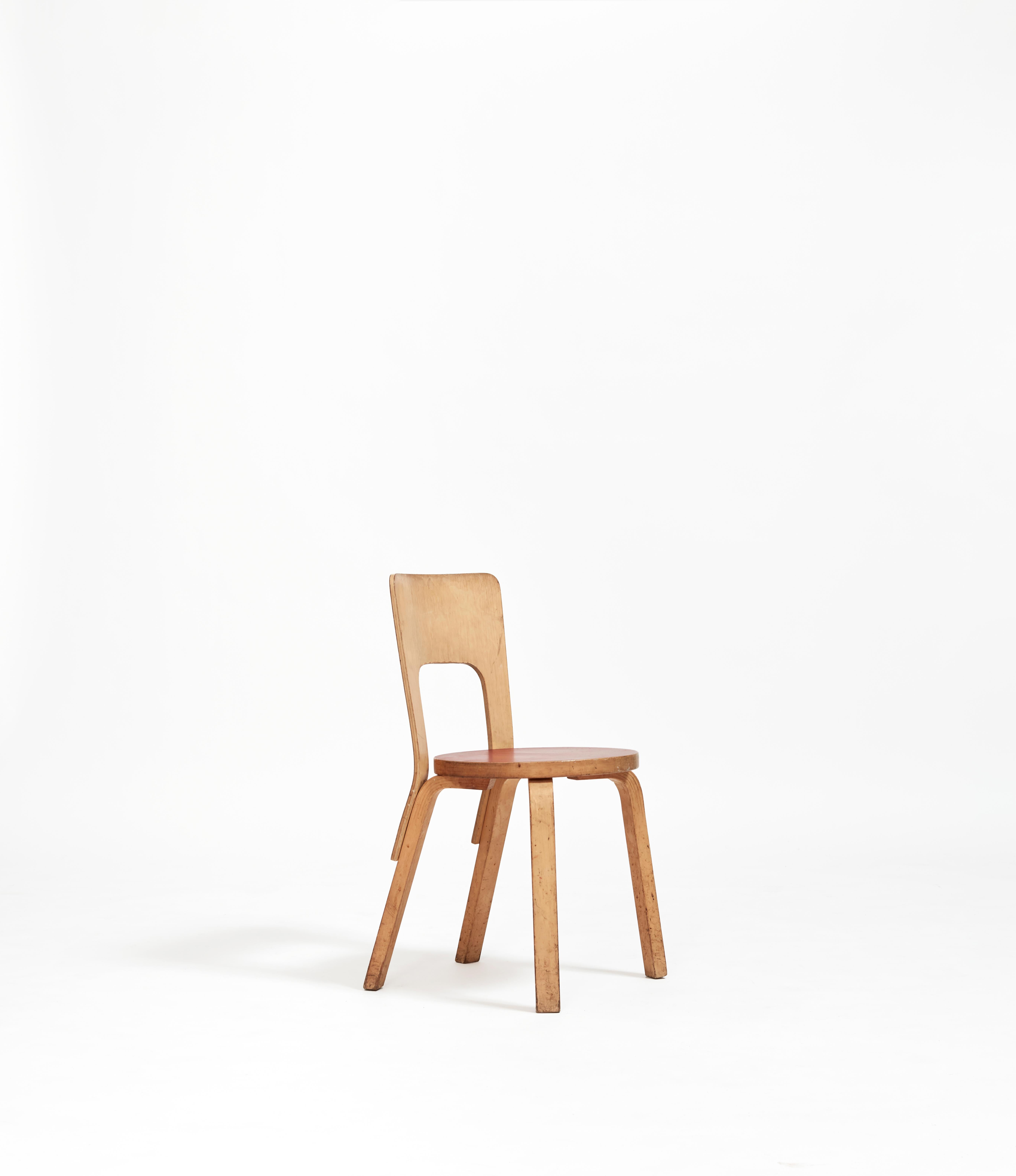 Européen Paire de chaises vintage modèle 65 d'Alvar Aalto  en vente