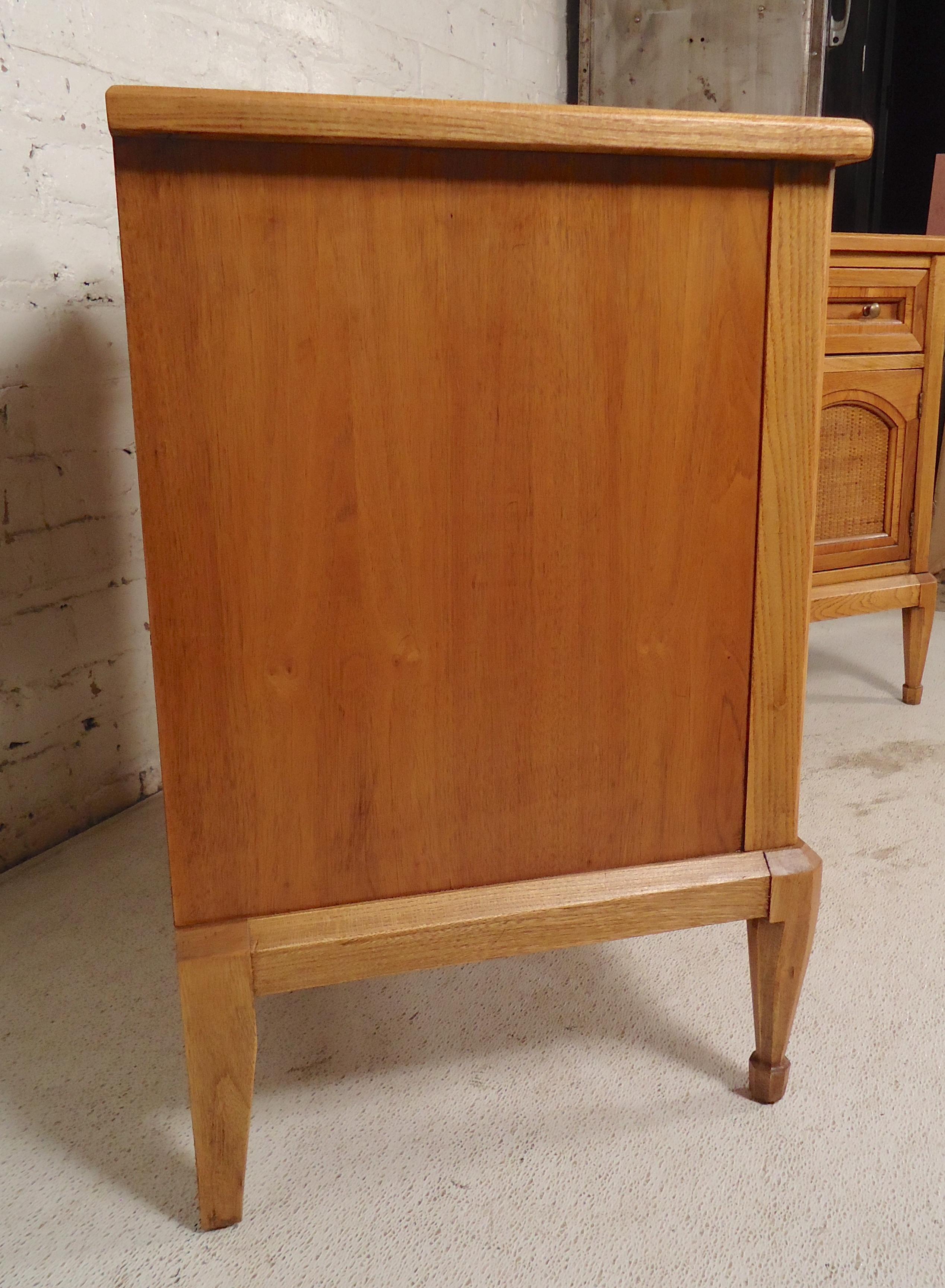 Pair of Vintage Modern Bedside Tables In Good Condition In Brooklyn, NY