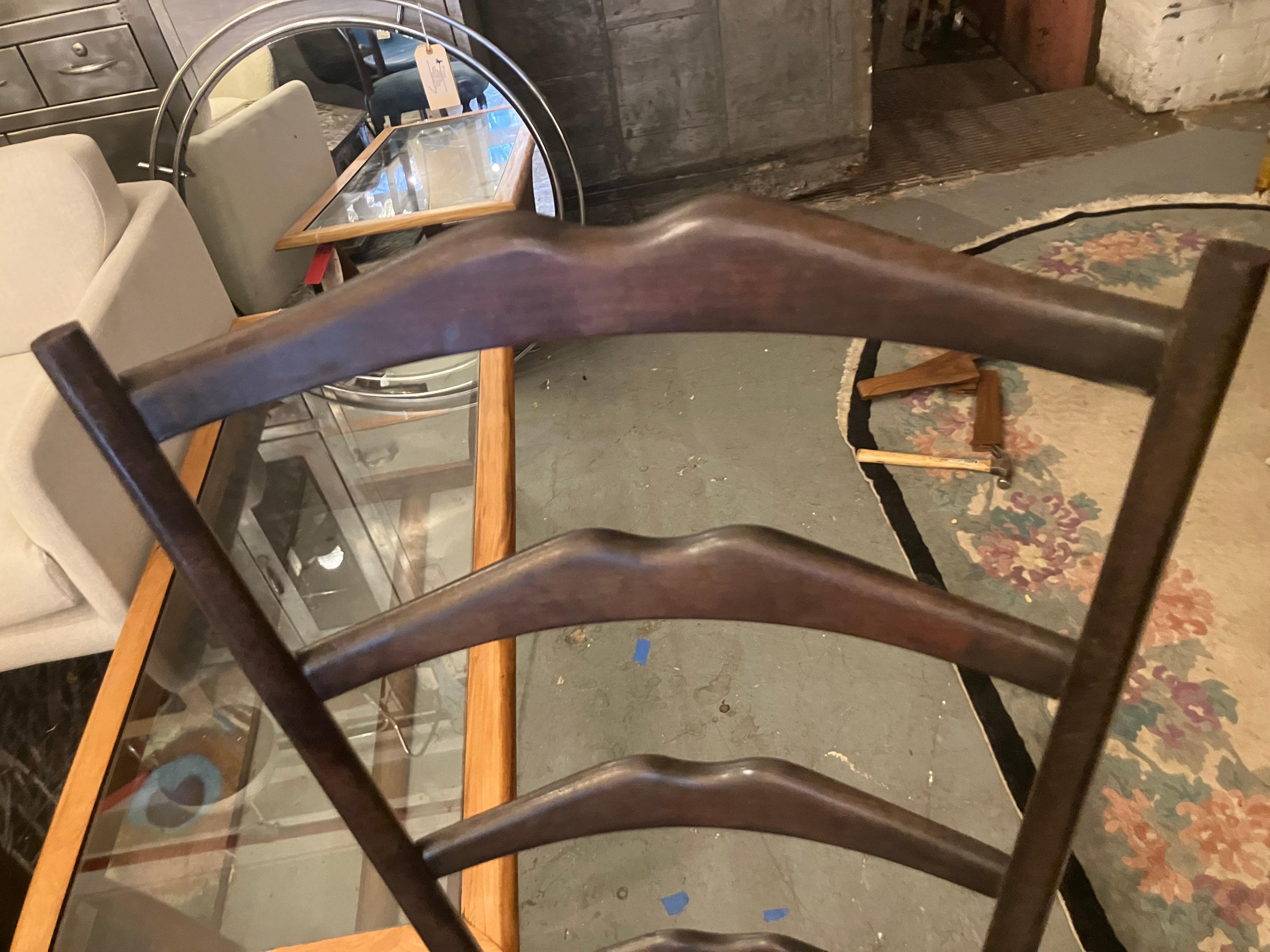 Paire de chaises vintage modernes à haut dossier de style Chiavari en vente 3
