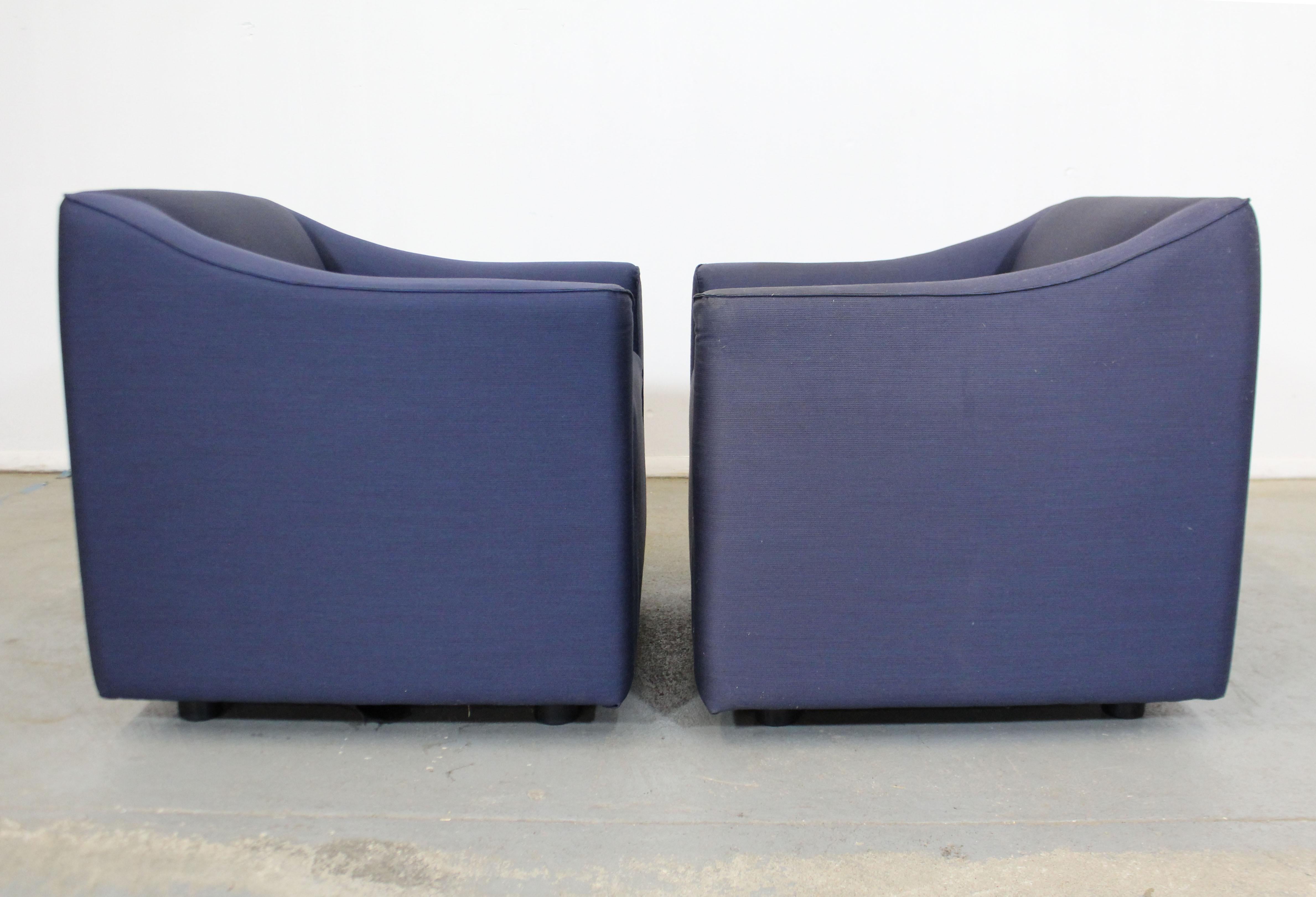 American Pair of Vintage Modern Lounge/Club Chairs by Knoll