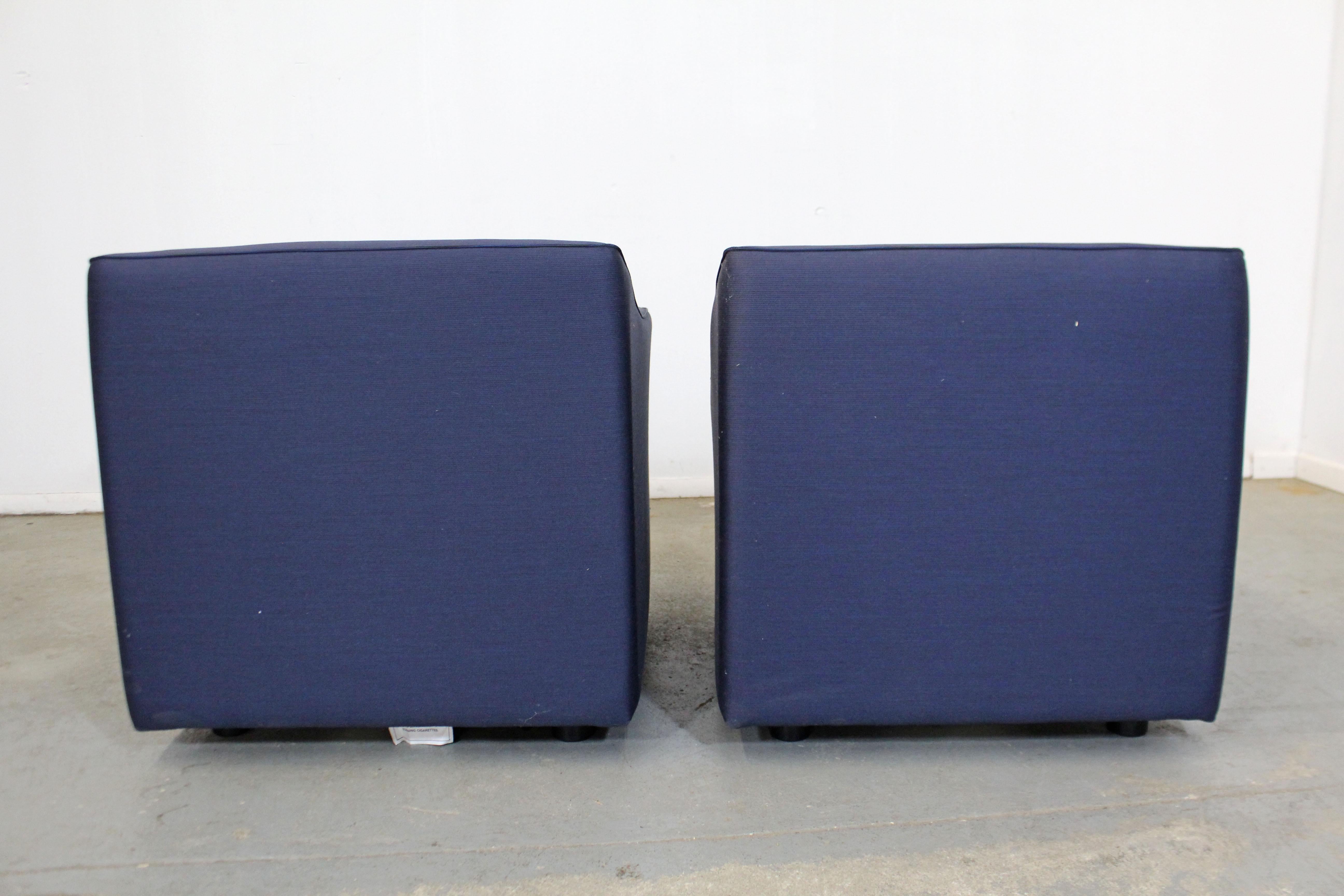 Late 20th Century Pair of Vintage Modern Lounge/Club Chairs by Knoll