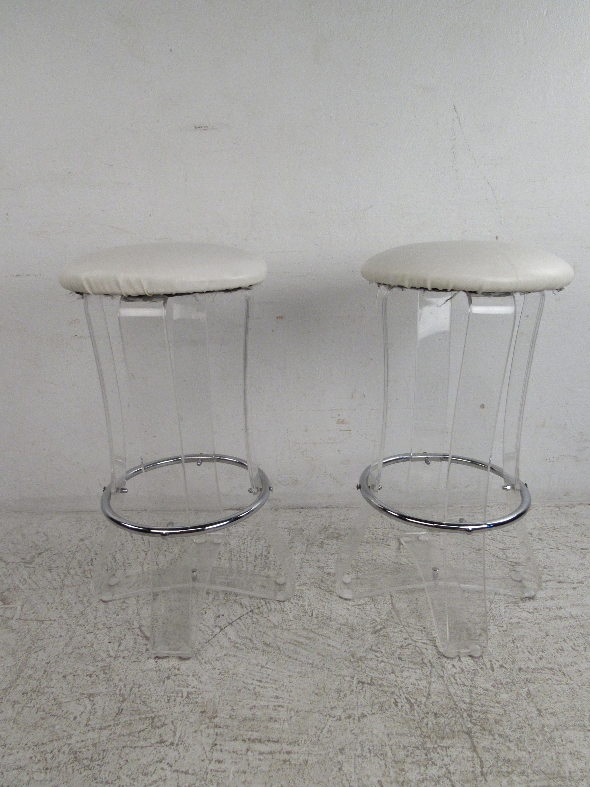 Mid-Century Modern Pair of Vintage Modern Lucite Bar Stools For Sale