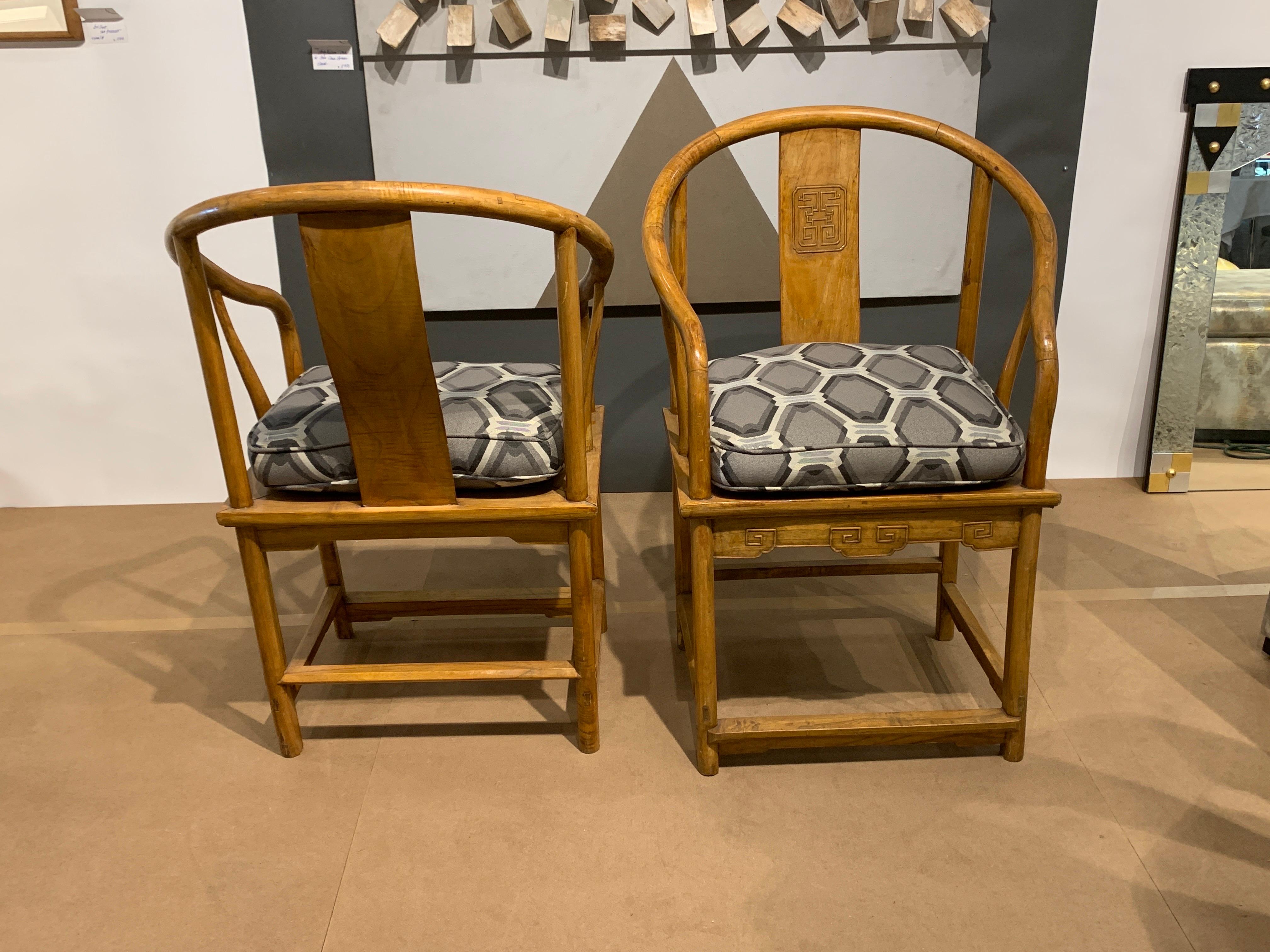 Chinoiserie Pair of Vintage Modern Ming Horseshoe Chairs with Geometric Cushions For Sale