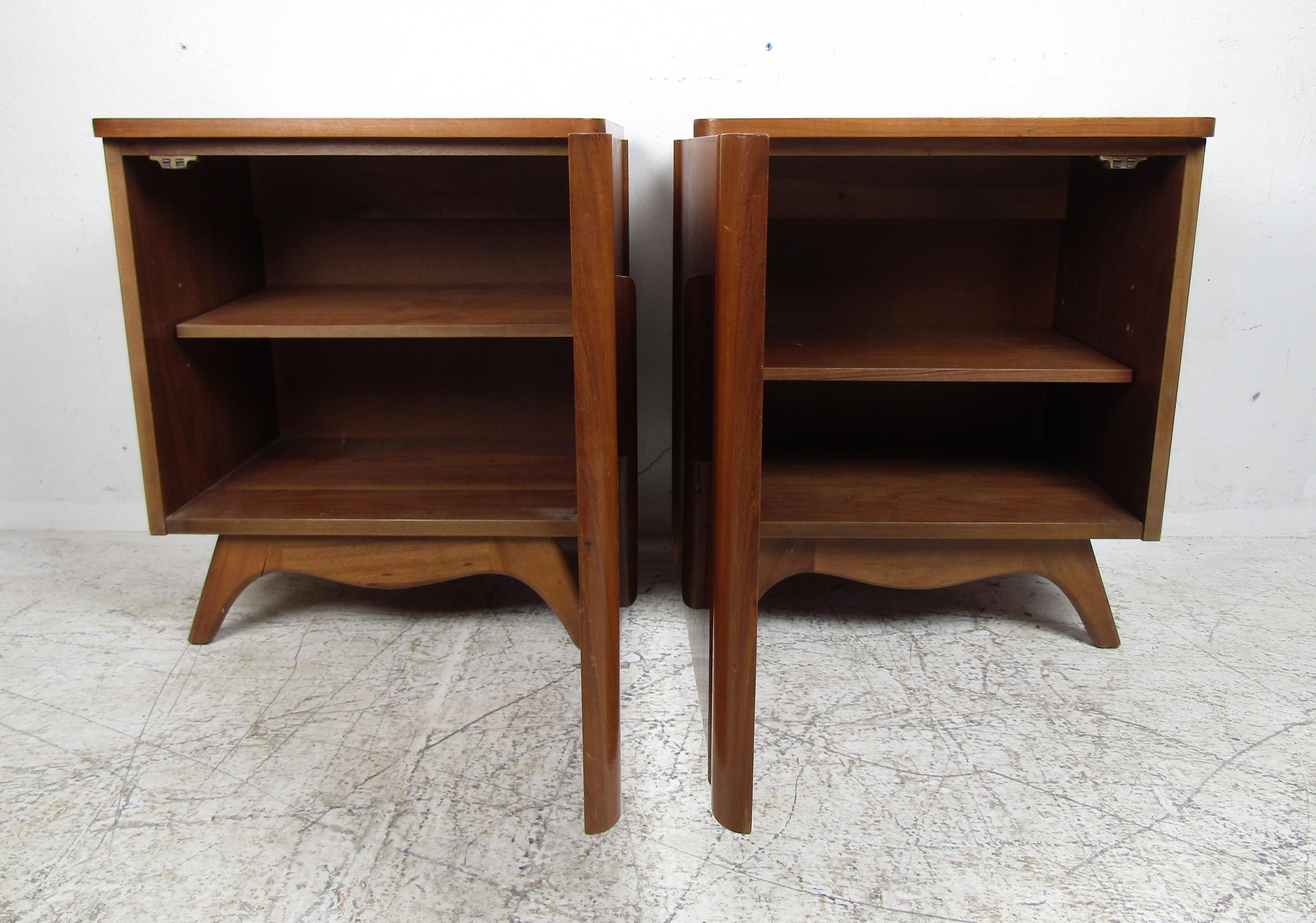 Pair of Vintage Modern Nightstands In Good Condition In Brooklyn, NY