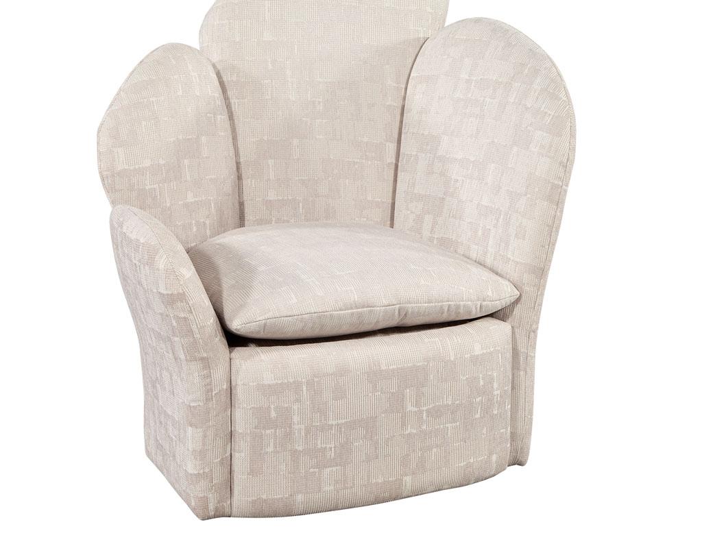 Moderne Vintage-Parlor-Sessel mit Tulpenrückenlehne, Paar im Angebot 7