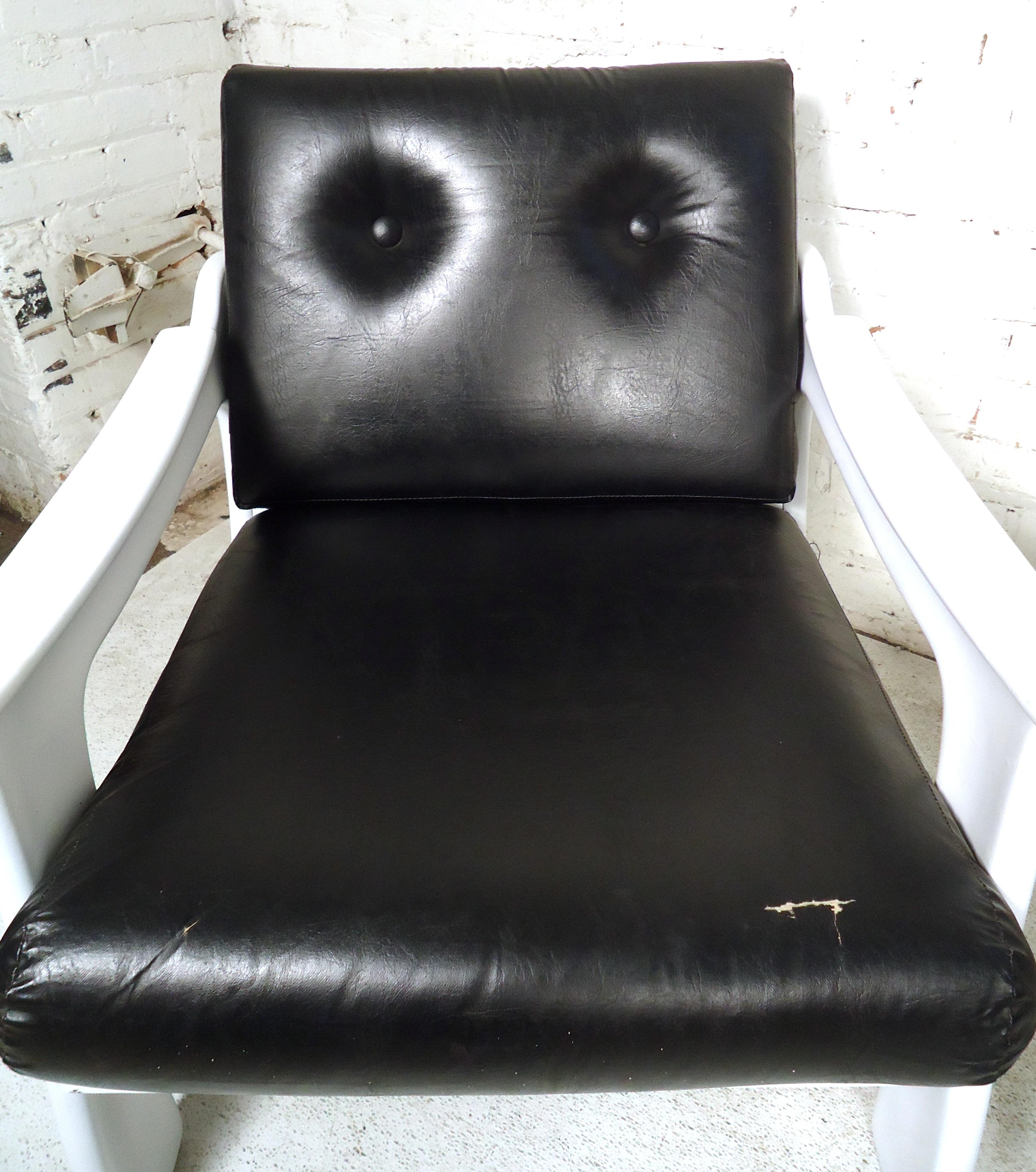 Mid-Century Modern Pair of Vintage Modern Vinyl Chairs For Sale
