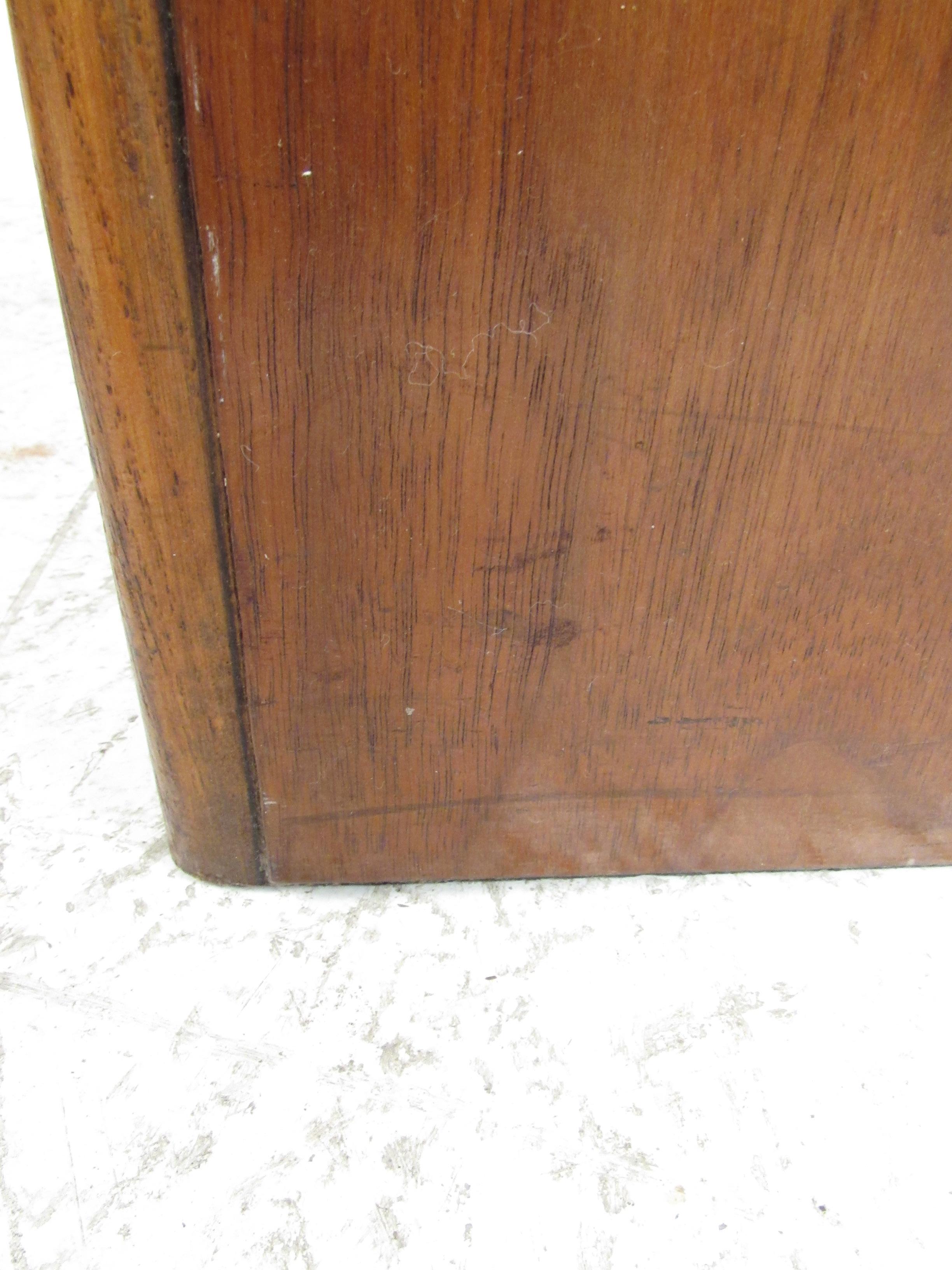 Mid-20th Century Pair of Vintage Modern Walnut Cube End Tables by Lane Furniture