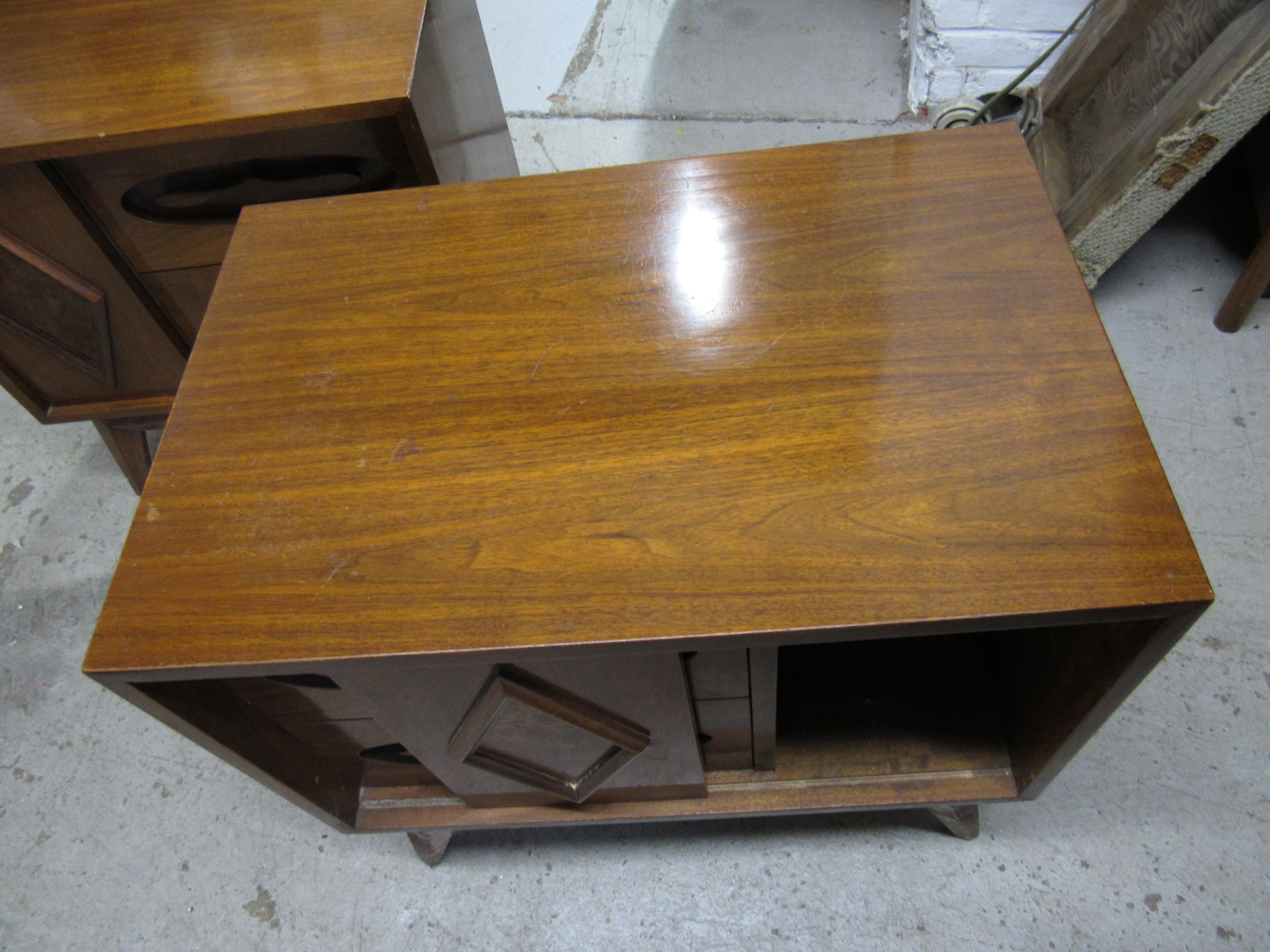 Mid-20th Century Pair of Vintage Modern Walnut End Tables