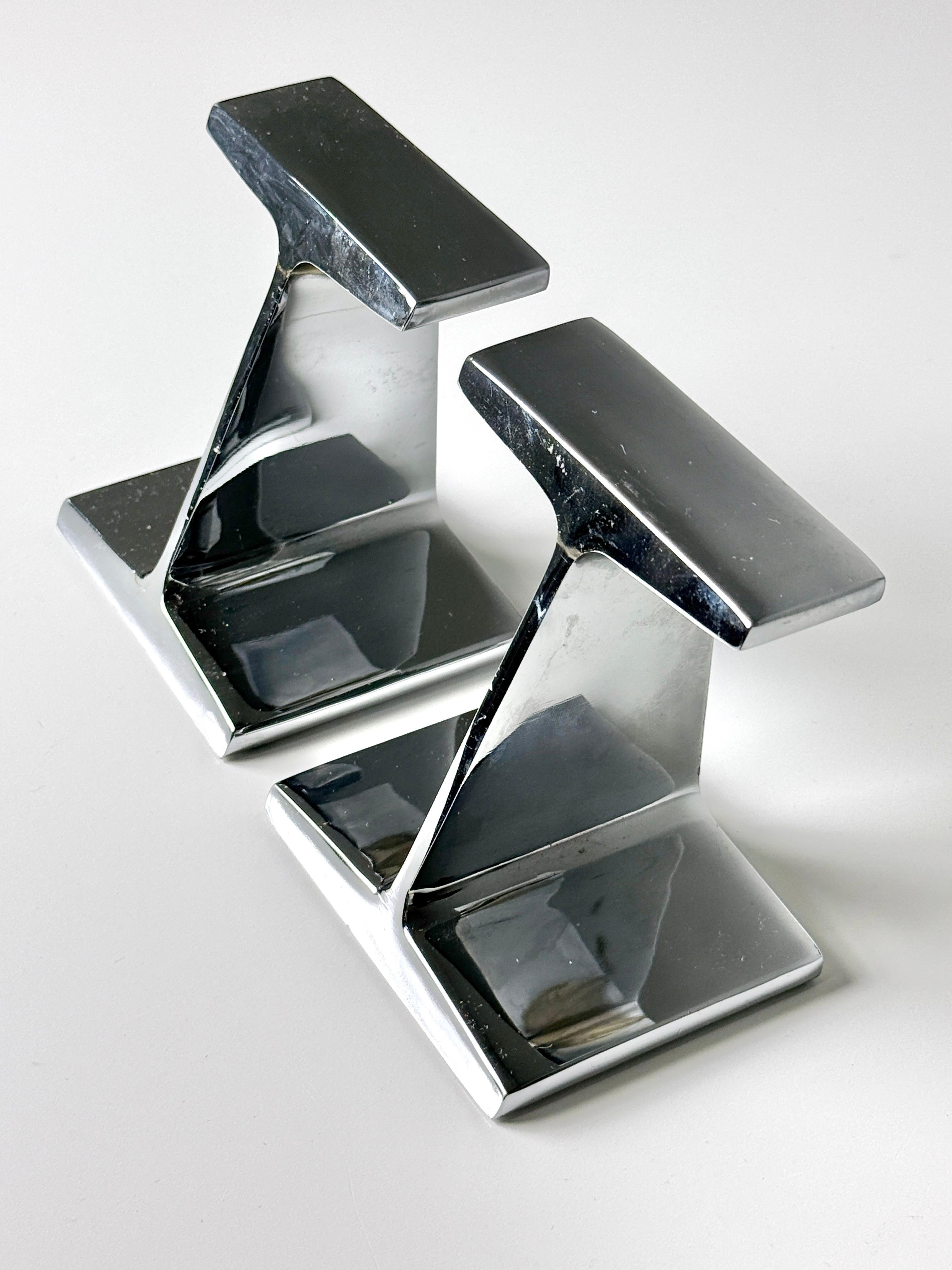 Pair of Vintage Modernist Chromed Steel I Beam Bookends Bill Curry Style 1970s In Good Condition For Sale In Troy, MI