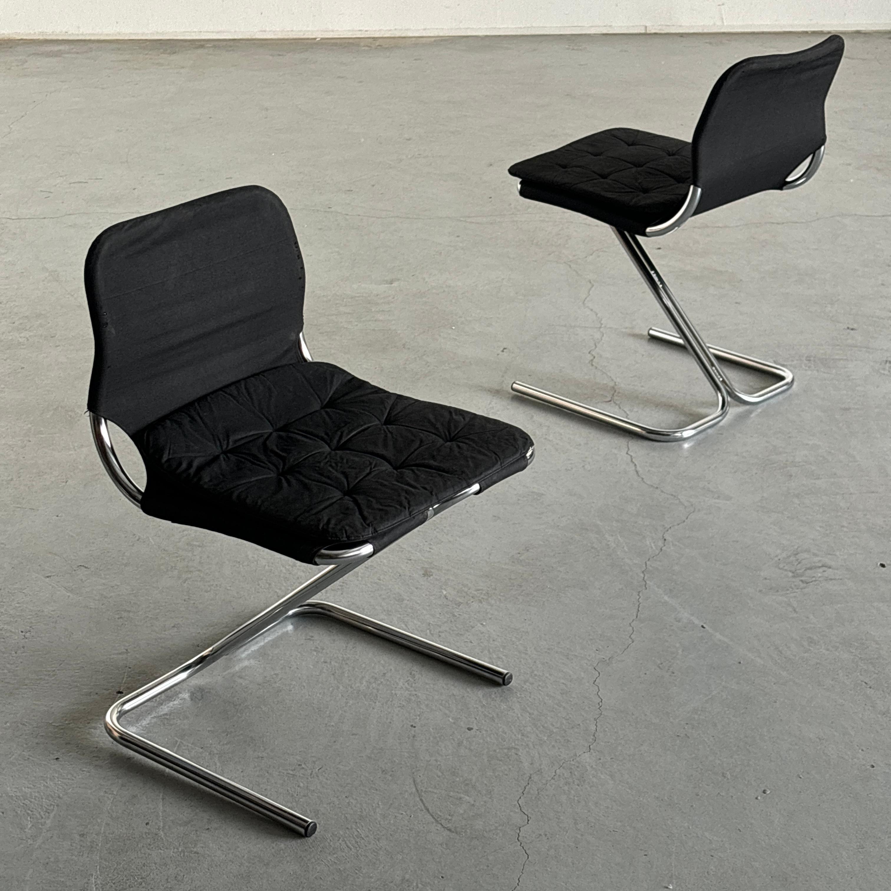 Mid-Century moderno Coppia di sedie da pranzo a sbalzo moderniste d'epoca 'Formula' di Dux, 1968 Svezia in vendita