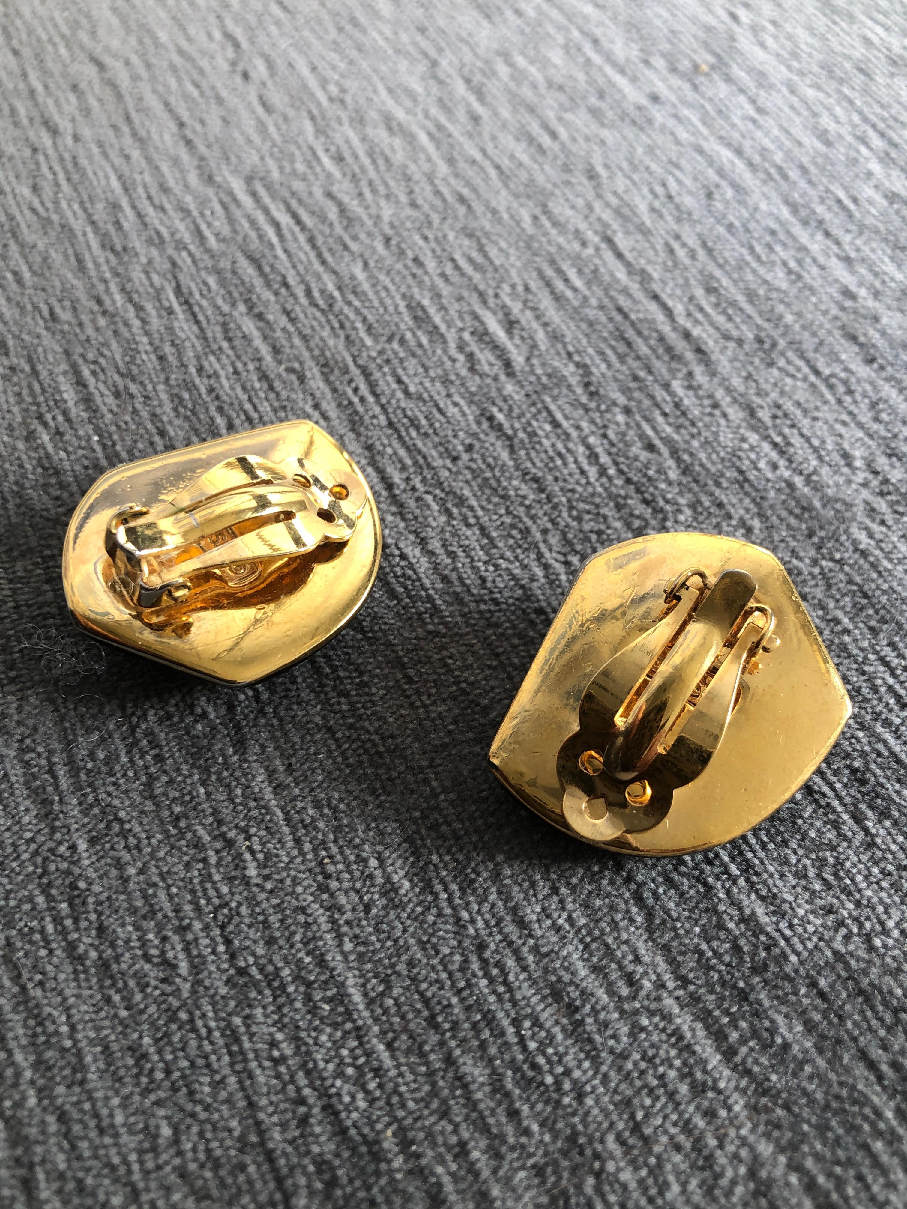 De las mujeres Par de Pendientes de clip Glam modernistas vintage de Daniel Swarovski en venta