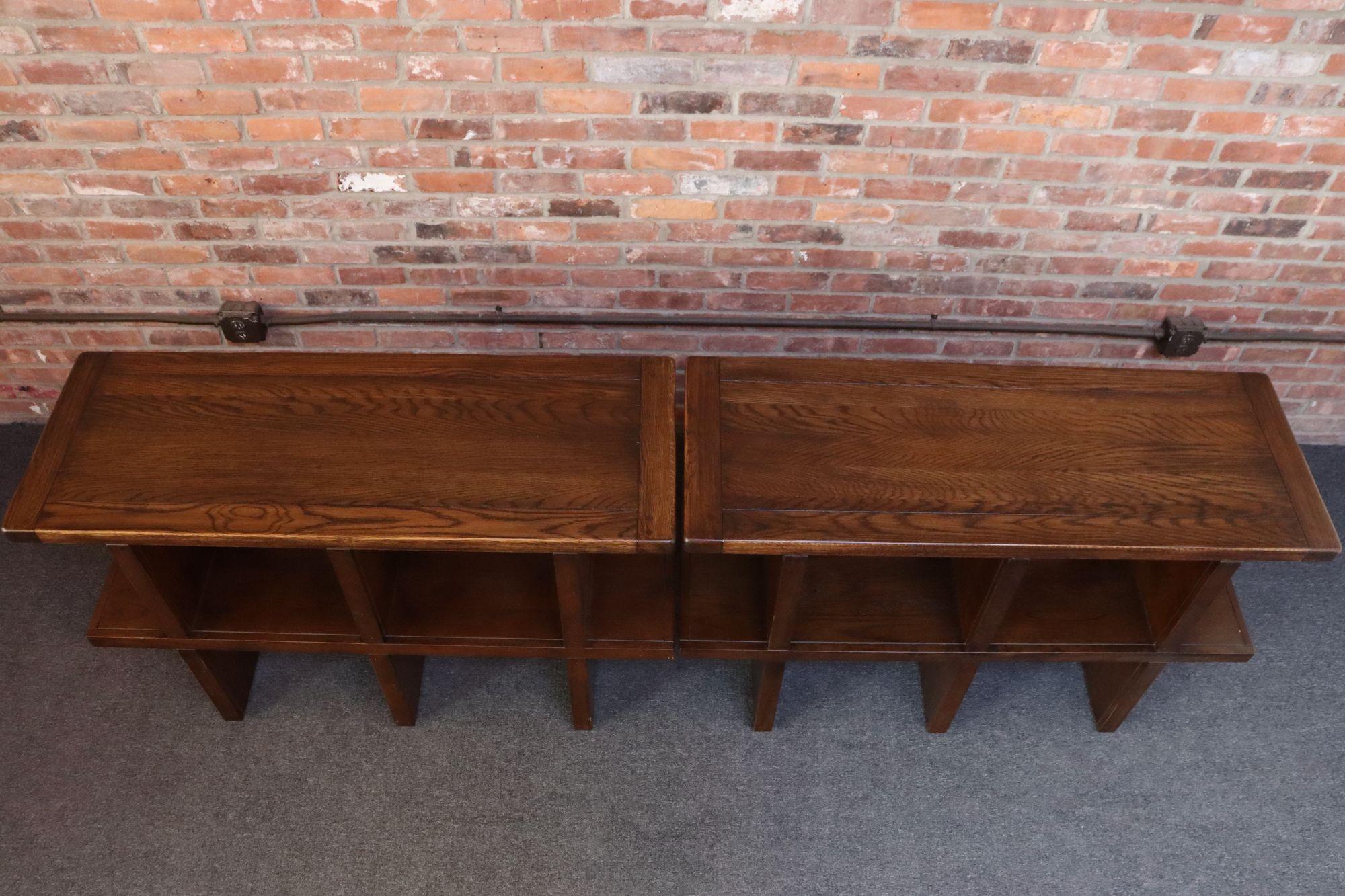 Americano Coppia di librerie modulari vintage / scaffali per dischi in frassino tinto in vendita