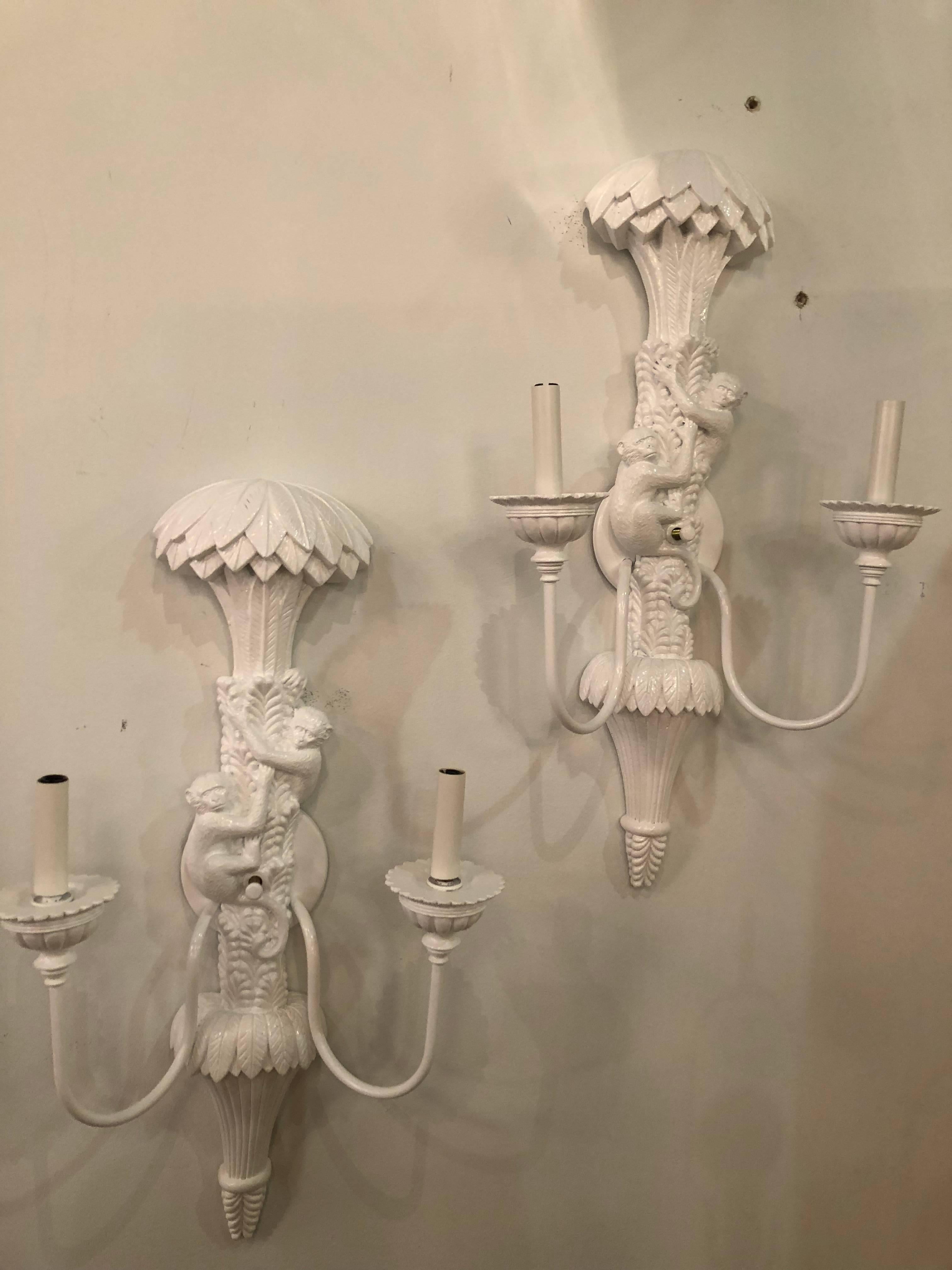 Pair of Vintage Monkey Wall Light Sconces Palm Leaf In Excellent Condition In West Palm Beach, FL