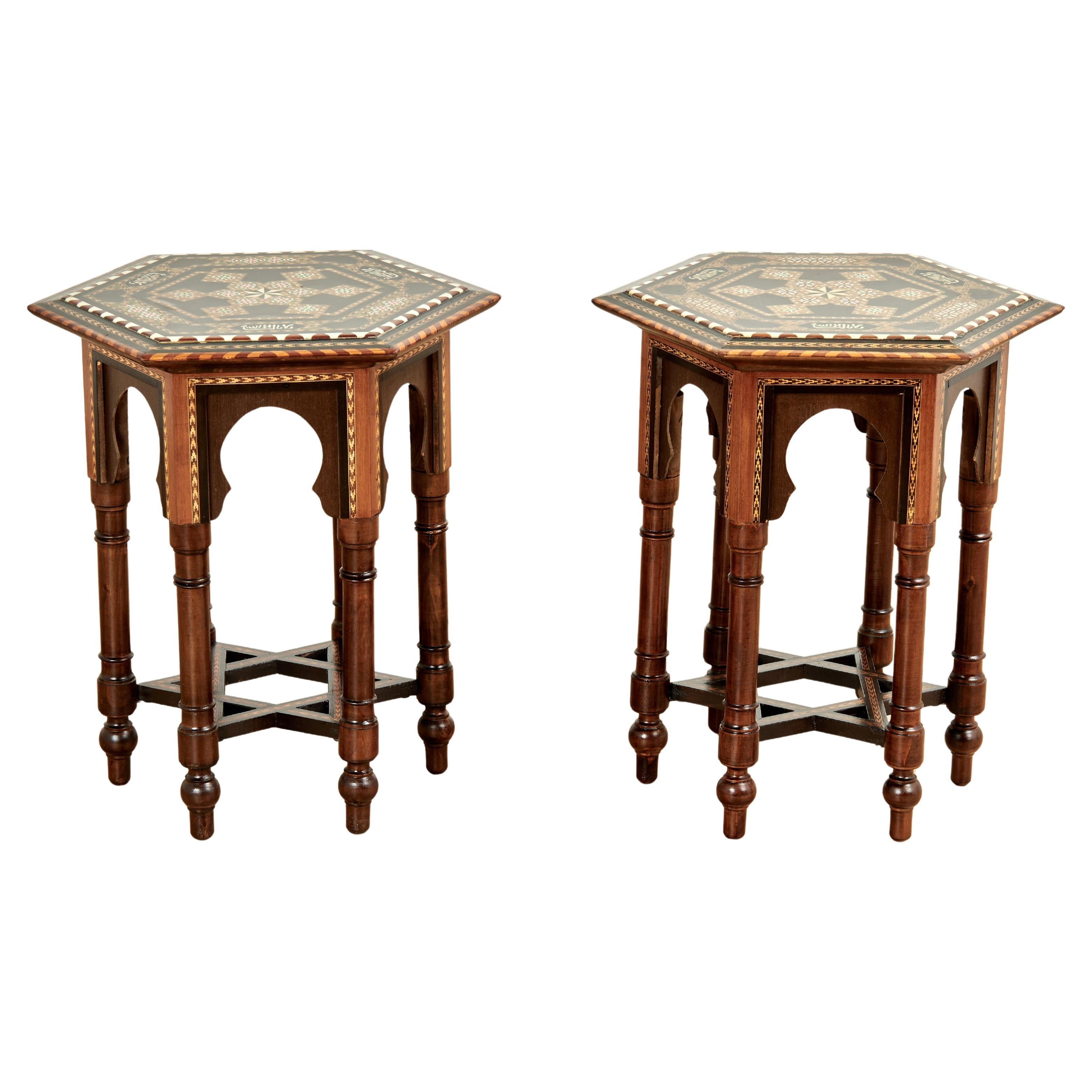 Paire d'étagères ou de tables en marqueterie marocaine d'époque