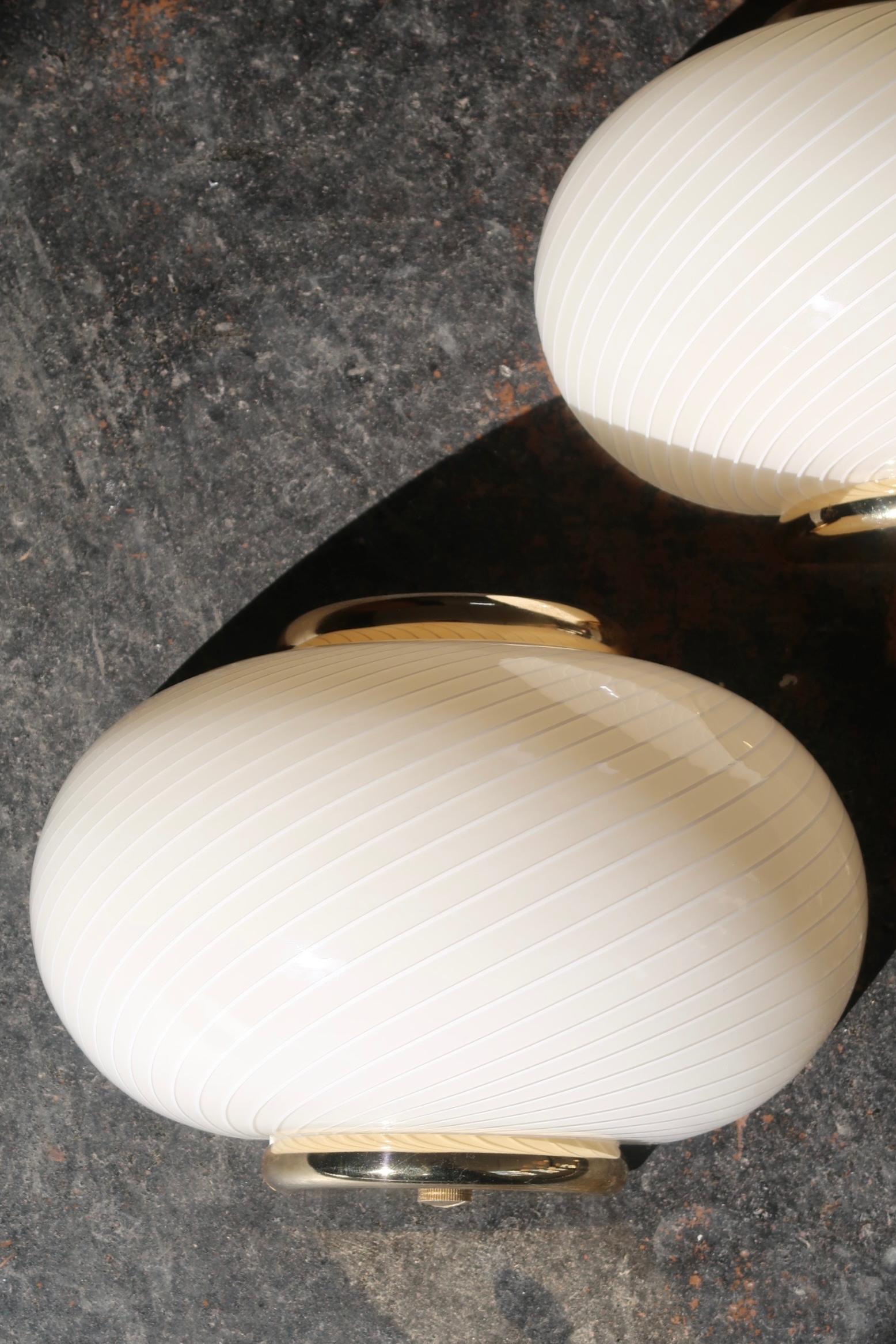 Pair of 2 pcs. vintage Murano cream wall lamps with white swirl pattern and brass fittings. Perfect size for your entrance, in the kitchen, in the bathroom or as reading lamps in the bedroom. Super easy to install. Mouth blown in Italy, 1960/70s and