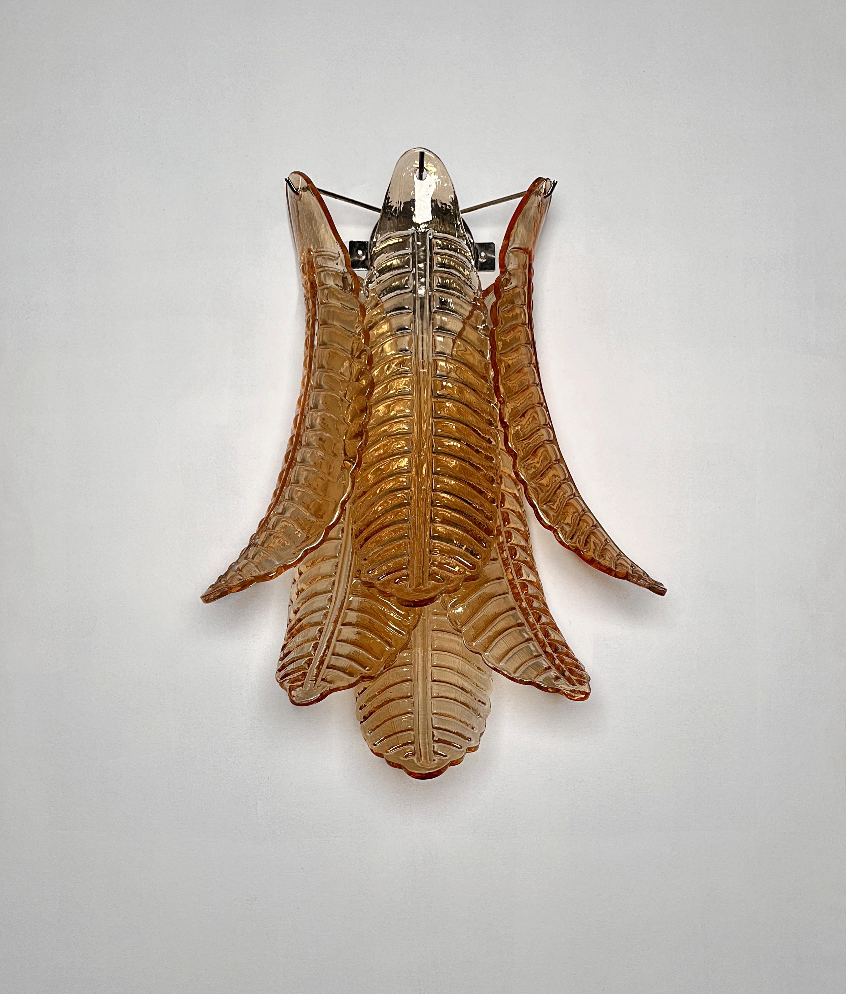 Pareja de apliques vintage de cristal Felci ámbar de Murano Galvanizado en venta