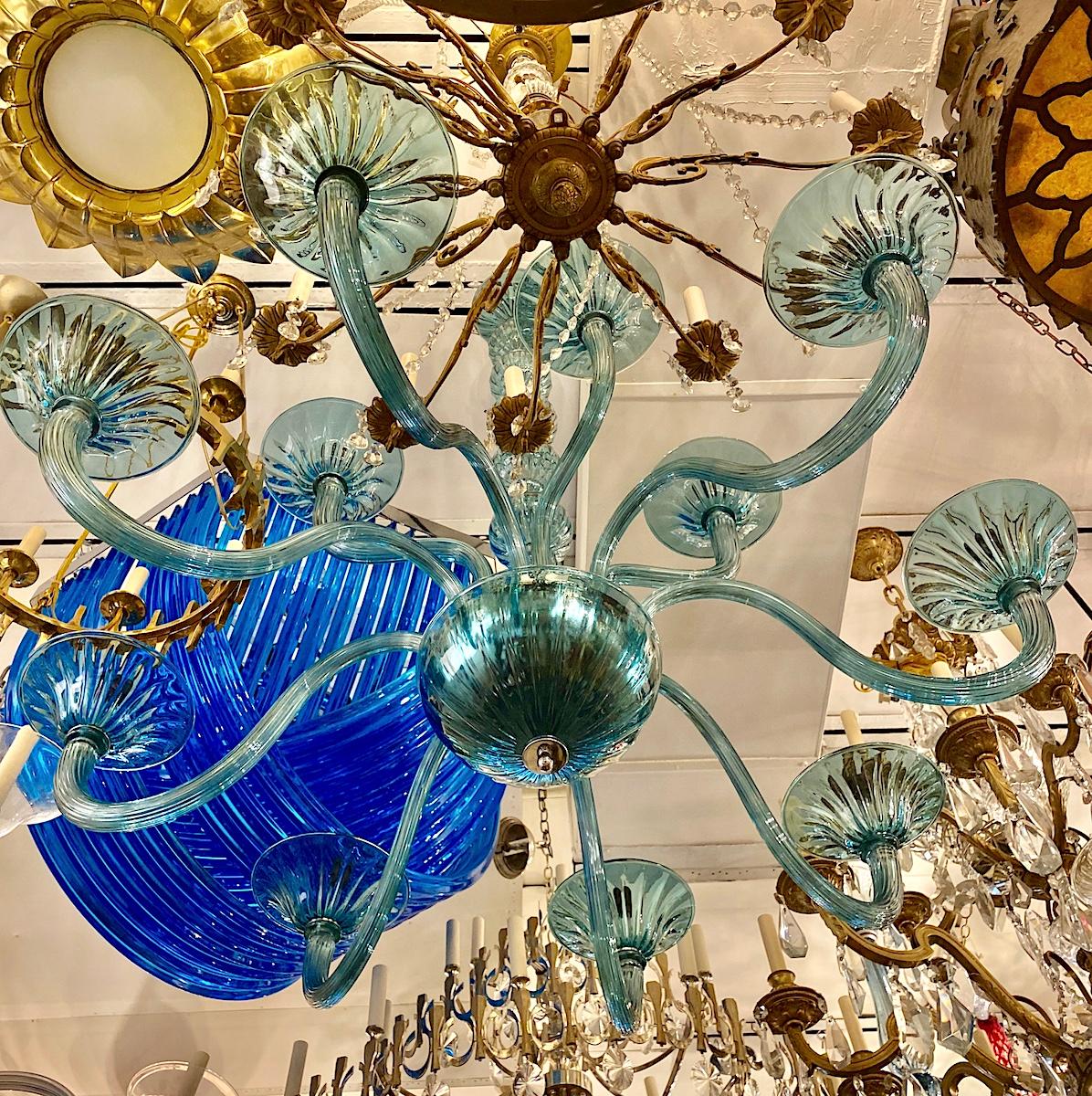 Coppia di lampadari di Murano vintage, venduti singolarmente In condizioni buone in vendita a New York, NY