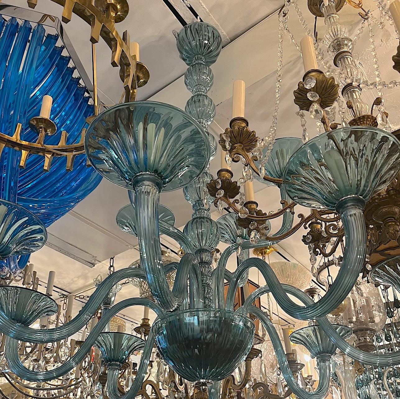 Coppia di lampadari di Murano vintage, venduti singolarmente in vendita 3