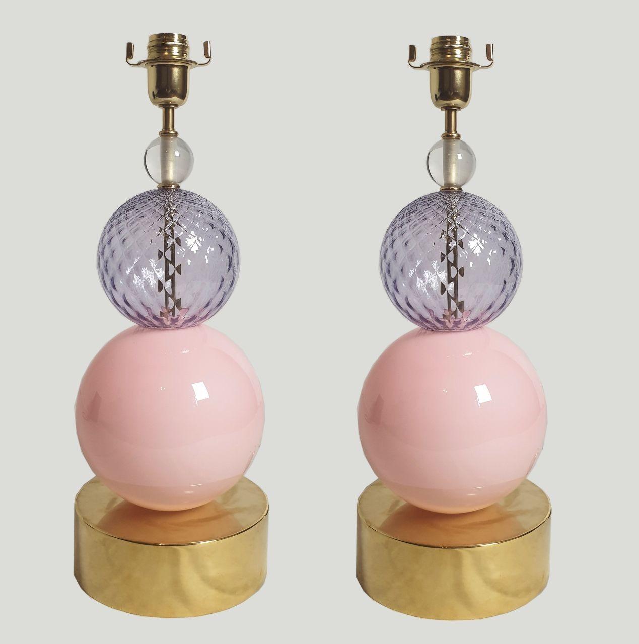 Pair of Mid Century Modern Murano glass table lamps, Italy Venini style 1980s.
The vintage table or desk lamps are made of a polished brass cylindrical base, two large pink and lavender Murano glass balls
and a small transparent plain Murano glass
