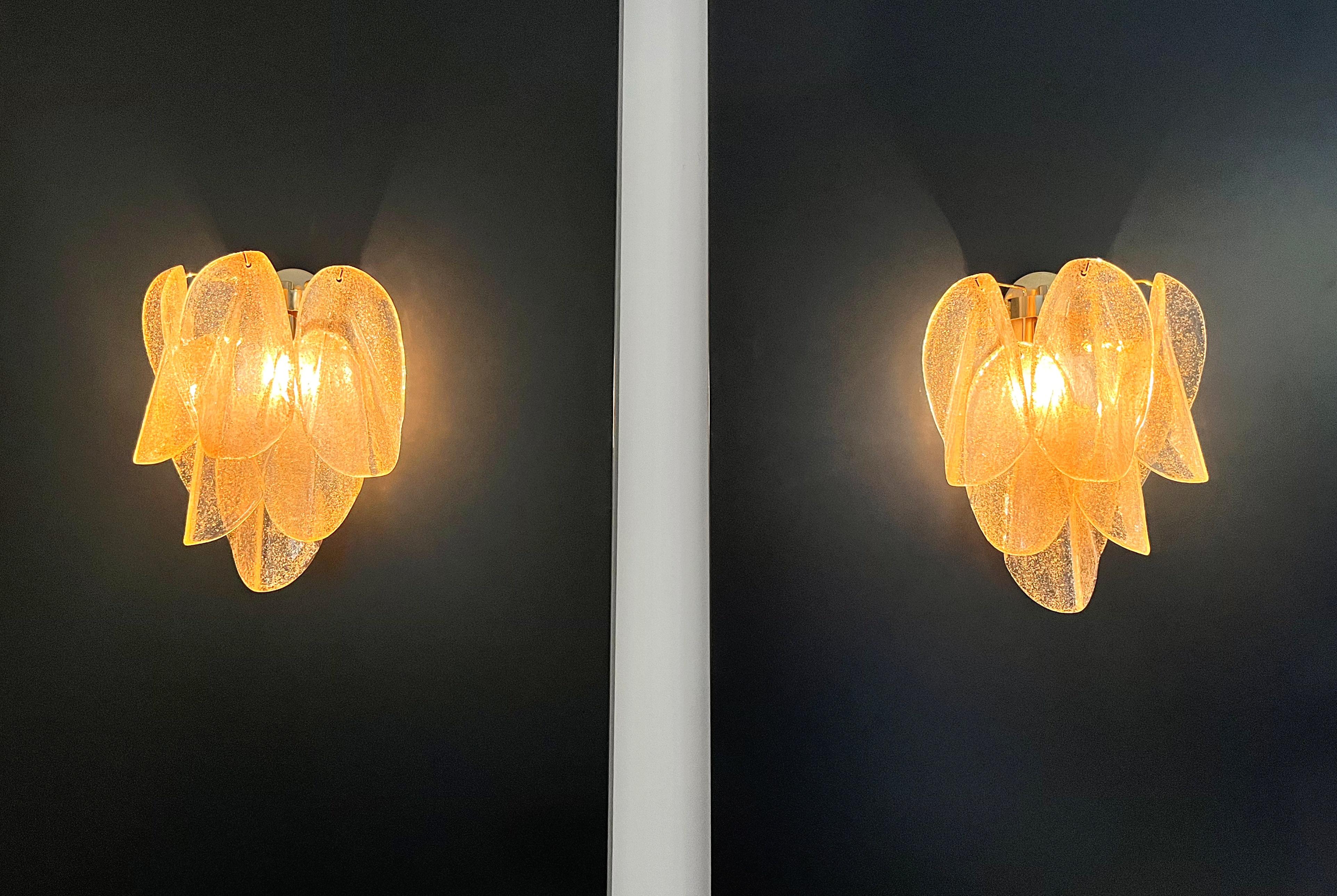 Pair of vintage Murano Rondini wall sconces – gold glass petals For Sale 4