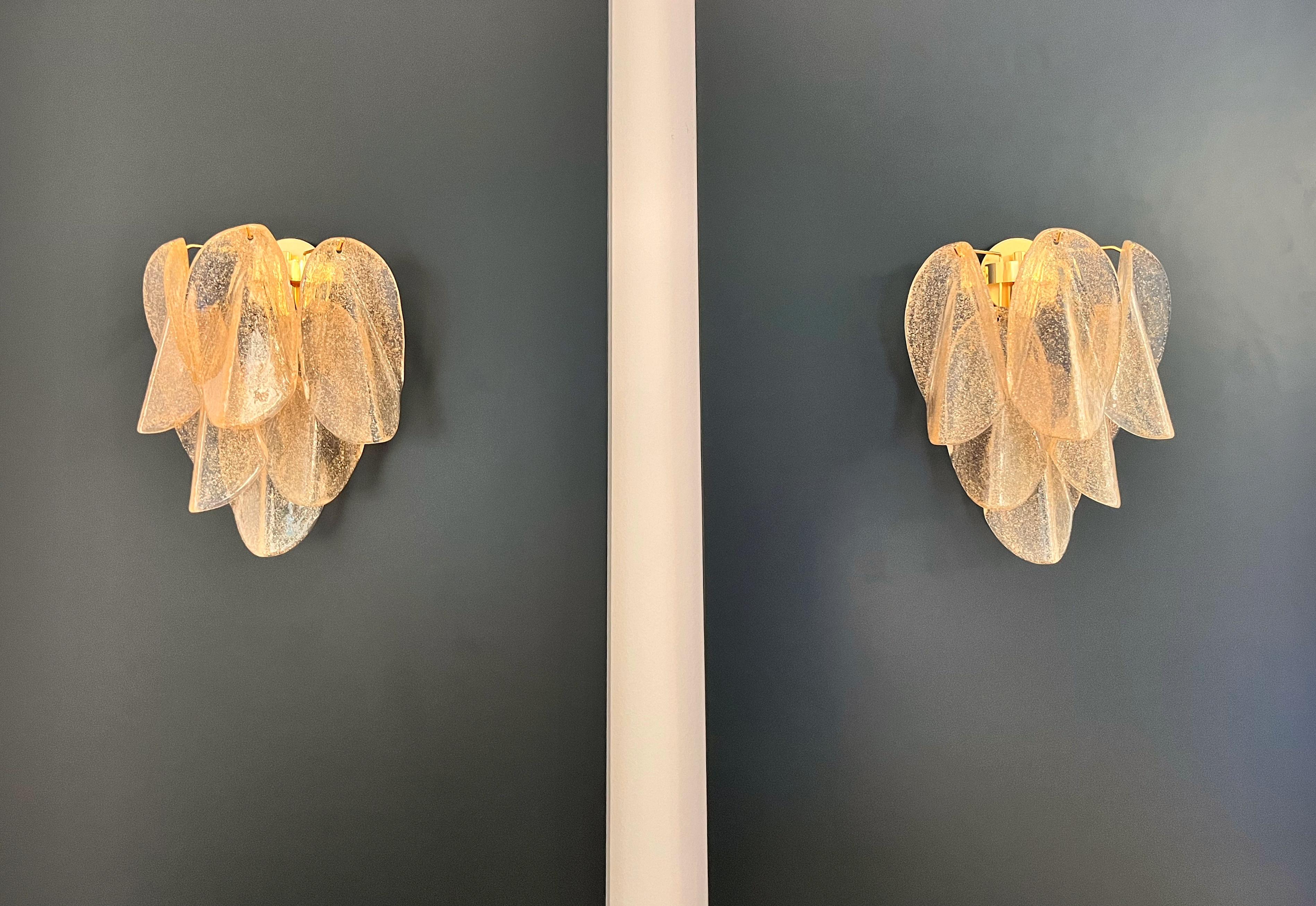 Italian Pair of vintage Murano Rondini wall sconces – gold glass petals For Sale