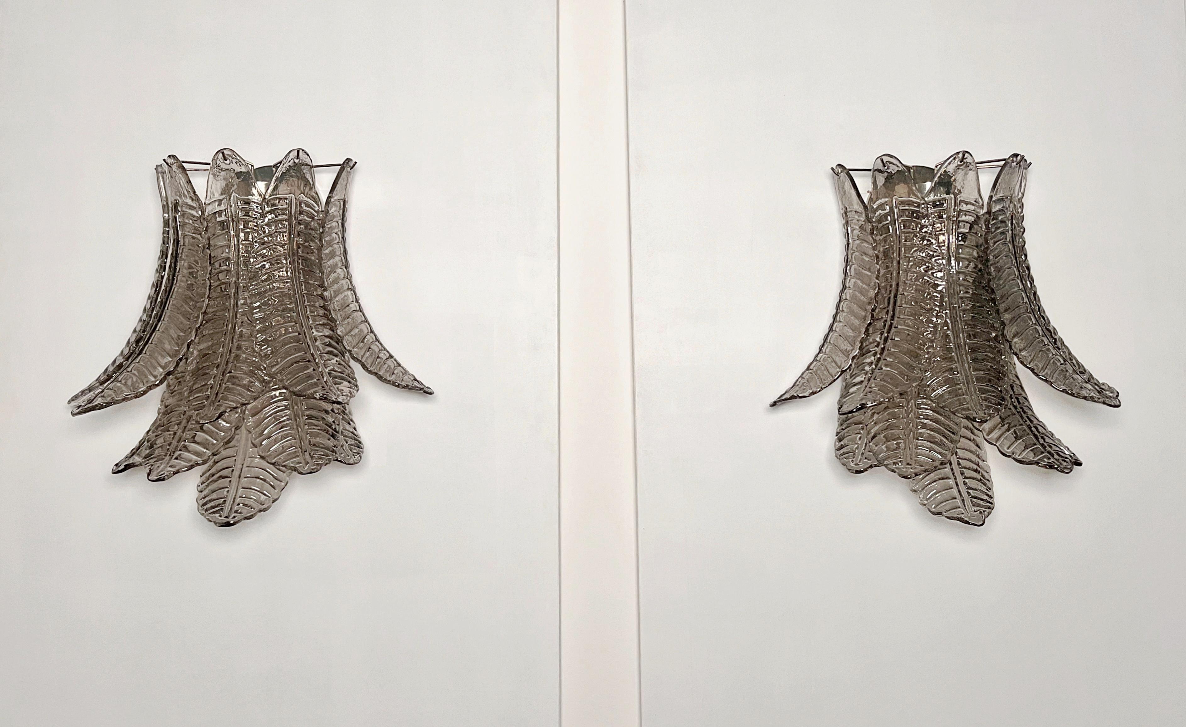 Galvanizzato Coppia di applique Felci a sei livelli di Murano vintage - vetri fumé in vendita