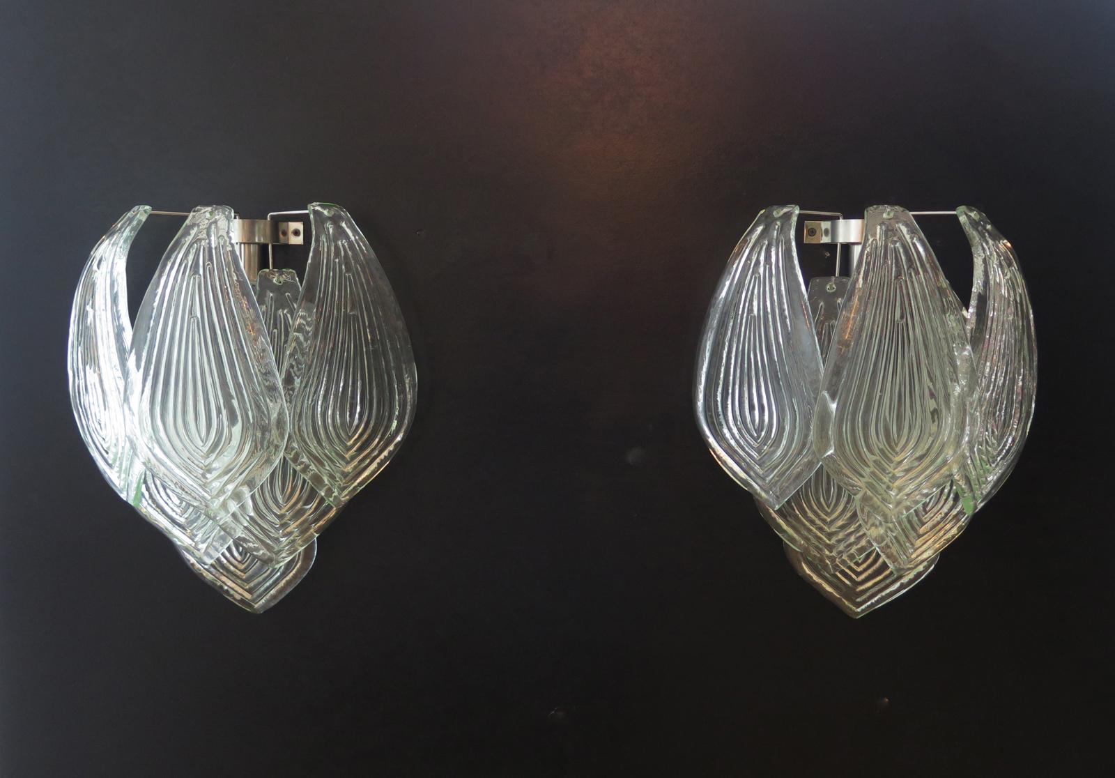 Fantastic pair of vintage Murano wall sconce made by six Murano transparent big glass leaves with green reflexes for each applique in a chrome metal frame.
Period: late 20th century
Dimensions: 17.70 inches height (45 cm); 13.80 inches width (35