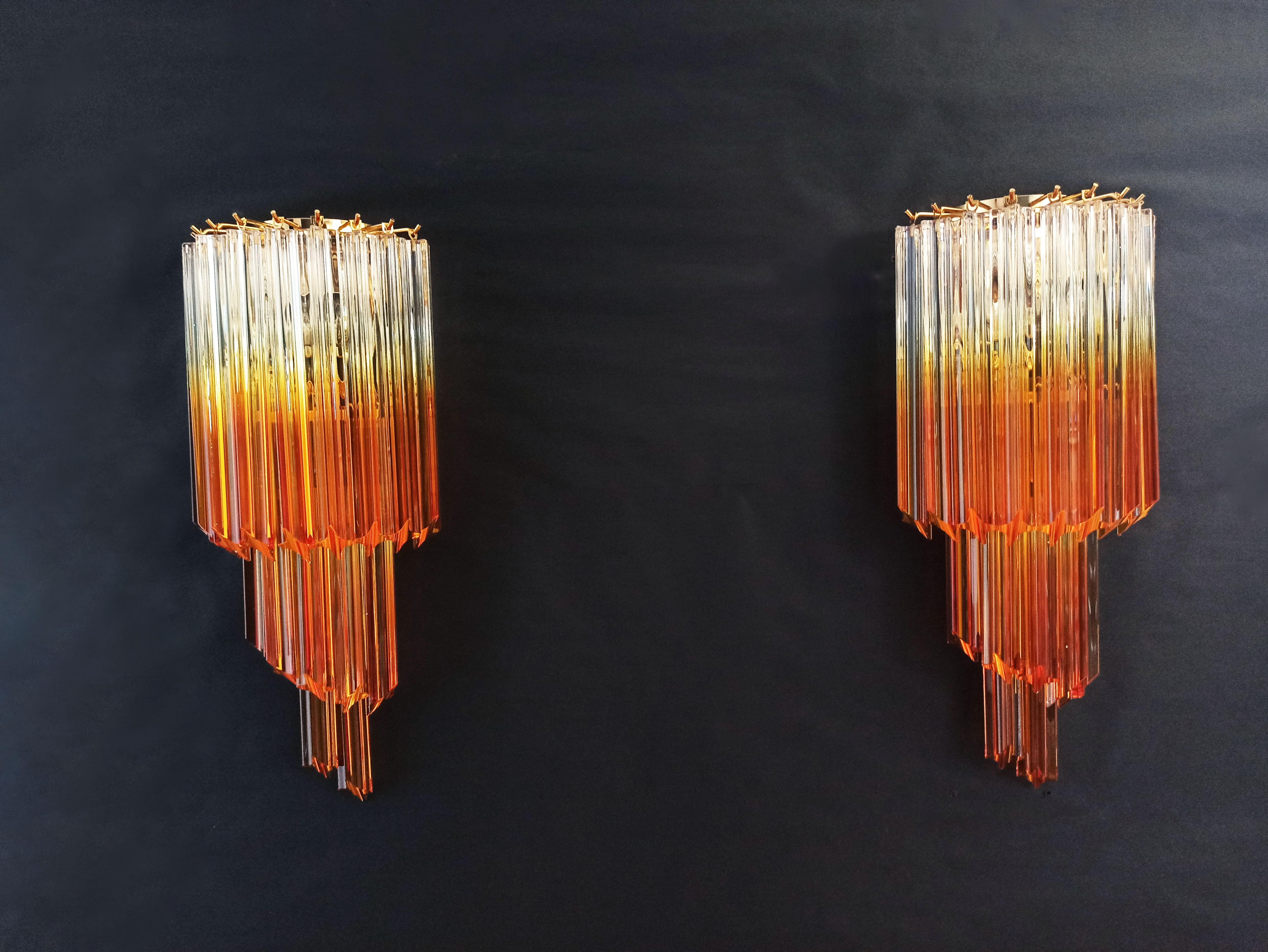 Fantastic pair of vintage Murano wall sconce made by 16 Murano crystal prism (quadriedri) for each applique in a gold metal frame. The shape of this sconce is spiral. The glasses have a particular color, transparent with amber shades.
Period: late