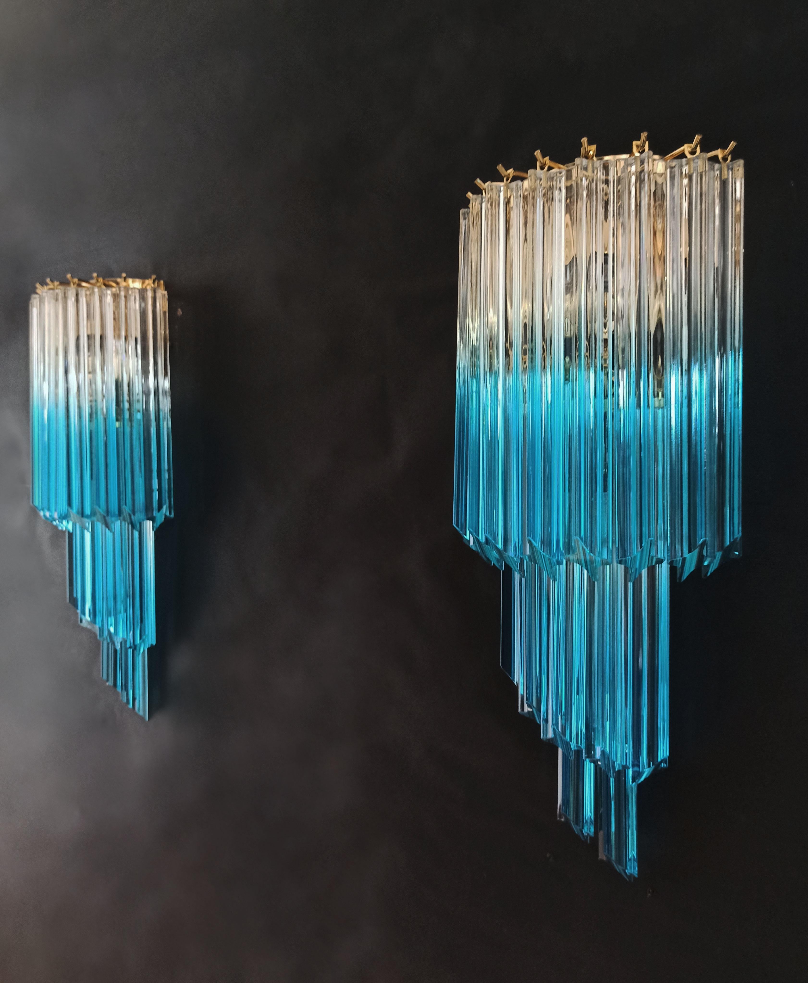 Fantastic pair of vintage Murano wall sconce made by 16 Murano crystal prism (quadriedri) for each applique in a gold metal frame. The shape of this sconce is spiral. The glasses have a particular color, transparent with blue shades.
Period: late