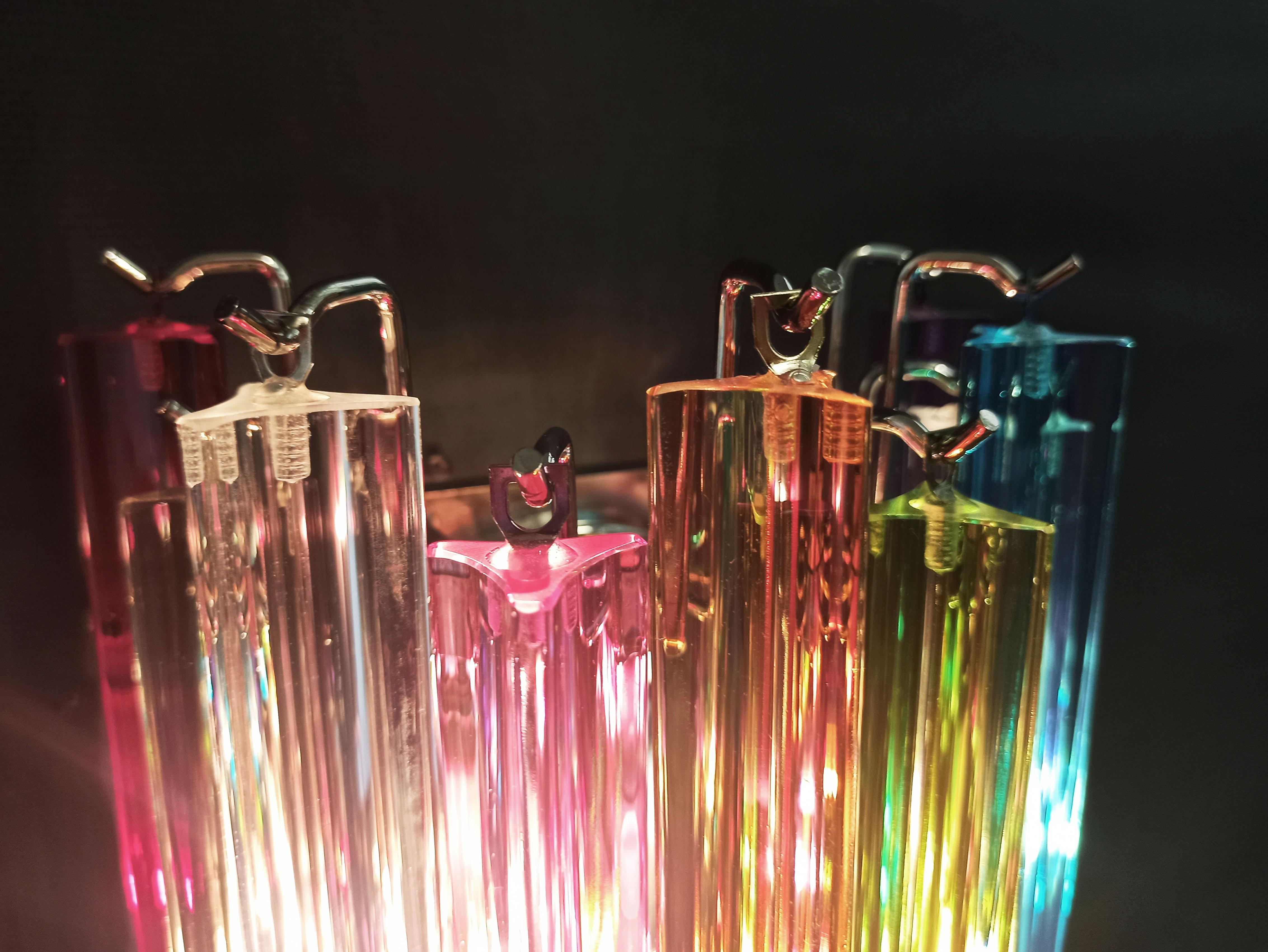 Paar Vintage-Murano-Wandleuchter, 9 mehrfarbige Triedri-Wandleuchter (Verzinkt) im Angebot